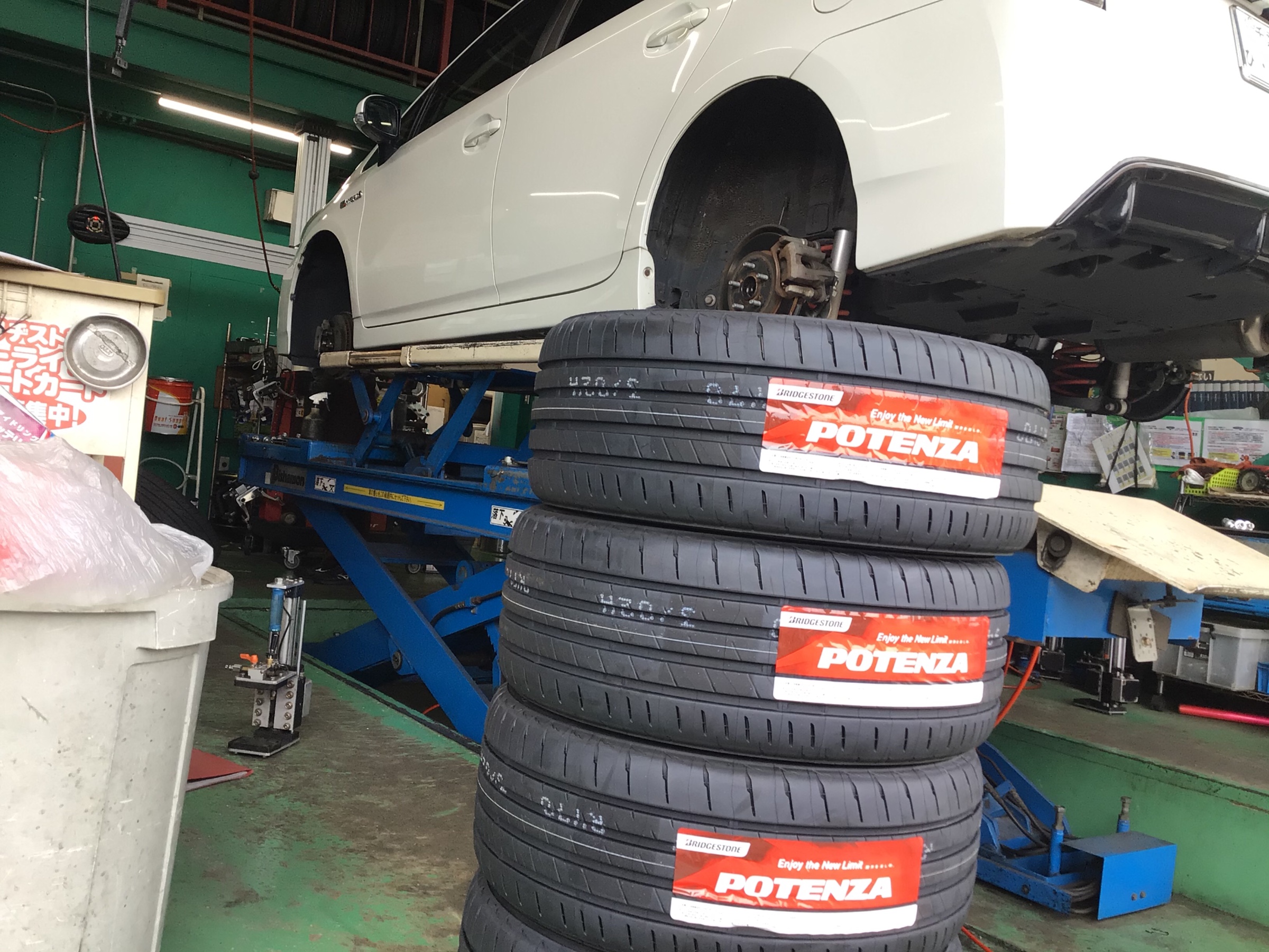 プリウス225 40r18 ポテンザ サービス事例 タイヤ館 おゆみ野 千葉県のタイヤ カー用品ショップ タイヤからはじまる トータルカーメンテナンス タイヤ館グループ