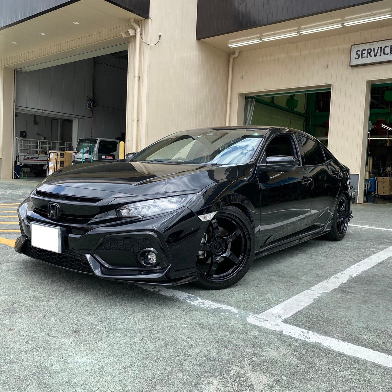 シビック Fk7 ホイール交換 ホンダ シビック ホイール タイヤ ホイール関連 タイヤ ホイール交換 サービス事例 タイヤ館 大津 京都府 滋賀県のタイヤからはじまる トータルカーメンテナンス タイヤ館グループ