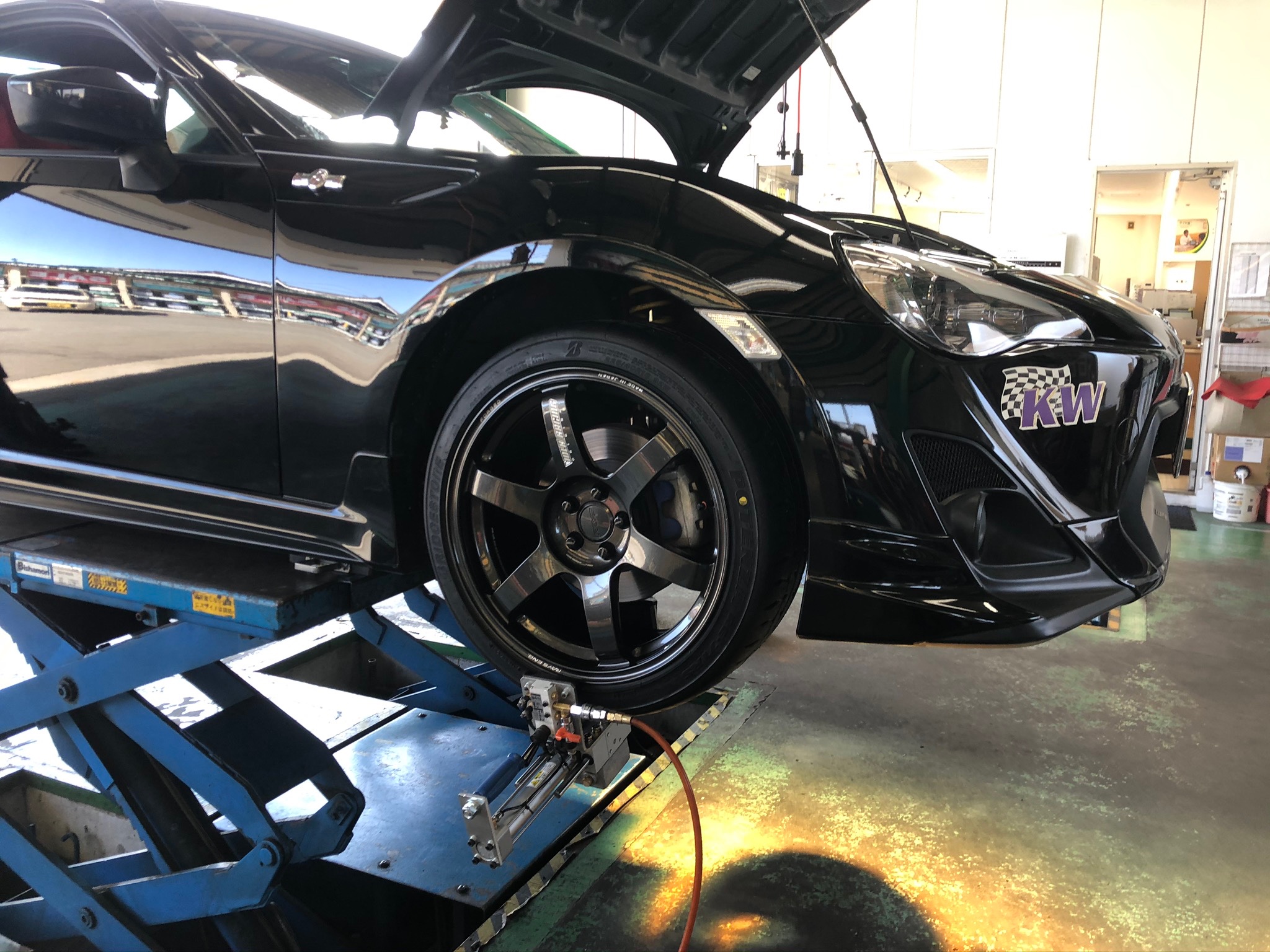 ZN6 ８６ タイヤ交換作業(^^)/ | トヨタ 86 タイヤ タイヤ・ホイール