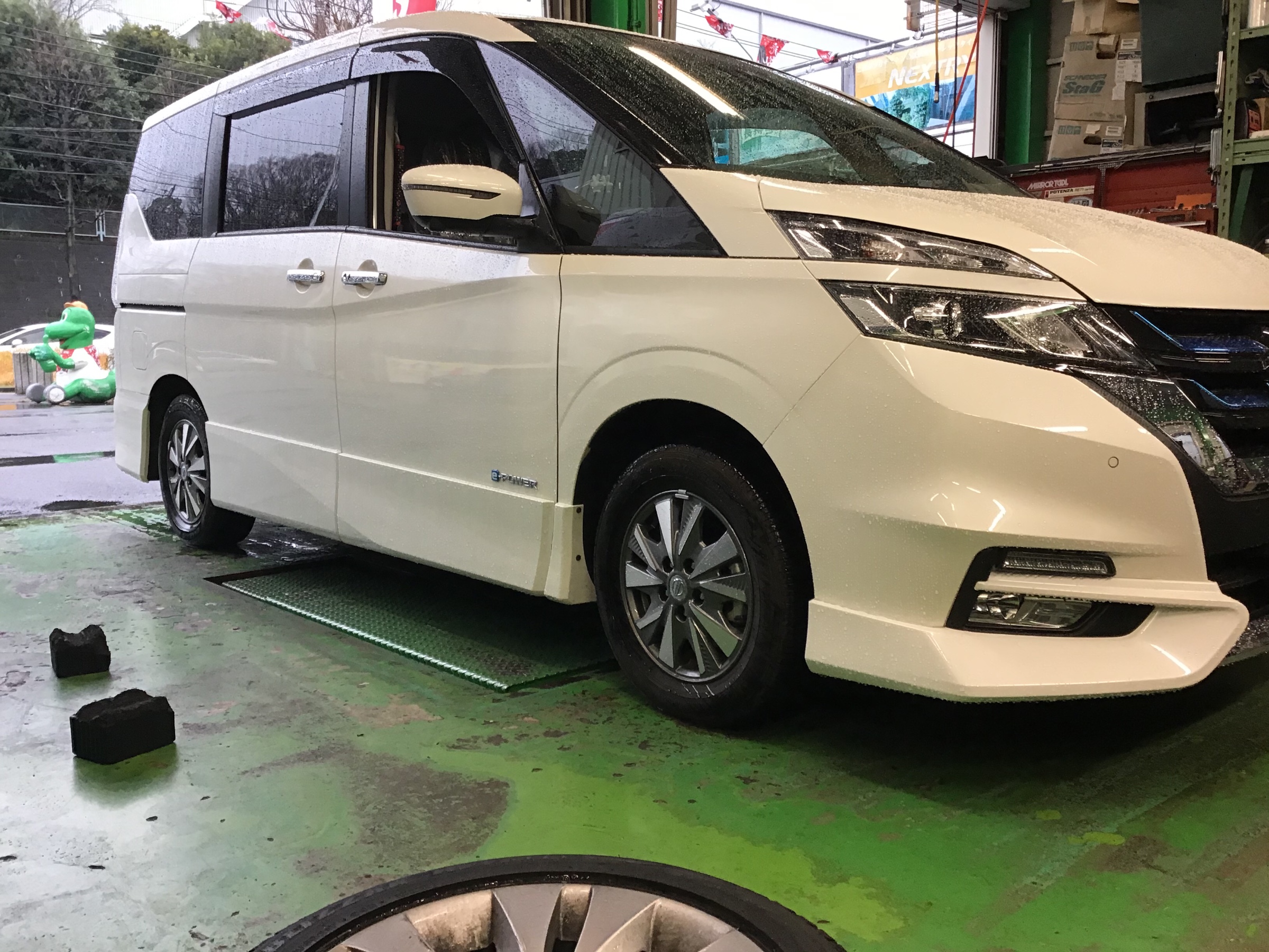 日産セレナ HFC27車高調取付 | 日産 セレナe-POWER メンテナンス商品