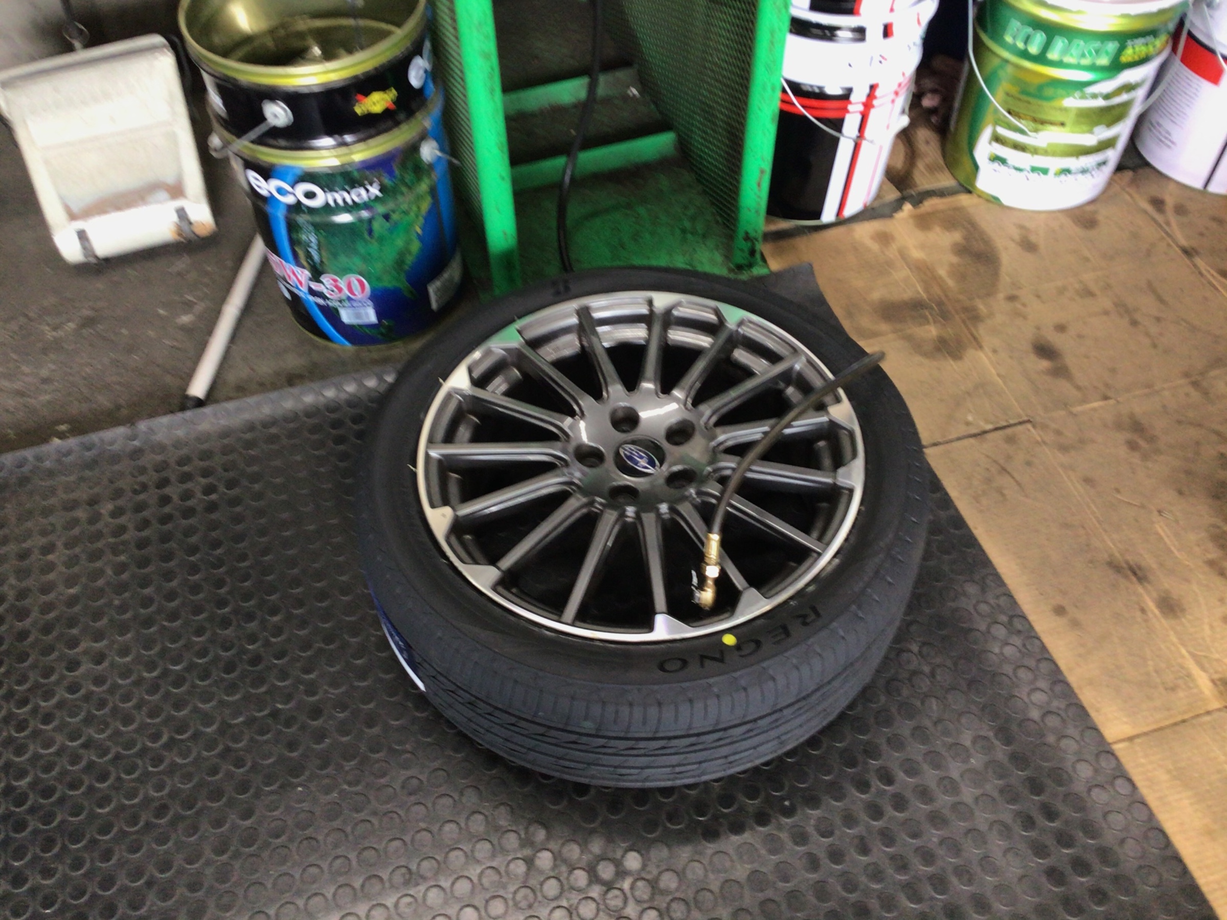 スバル レヴォーグ タイヤ交換 アライメント スバル レヴォーグ タイヤ タイヤ ホイール関連 タイヤ交換 ホイールバランス調整 ホイール交換 窒素ガス充填 4輪アライメント調整 アライメント作業は予約制です サービス事例 タイヤ館 上尾 タイヤからはじまる