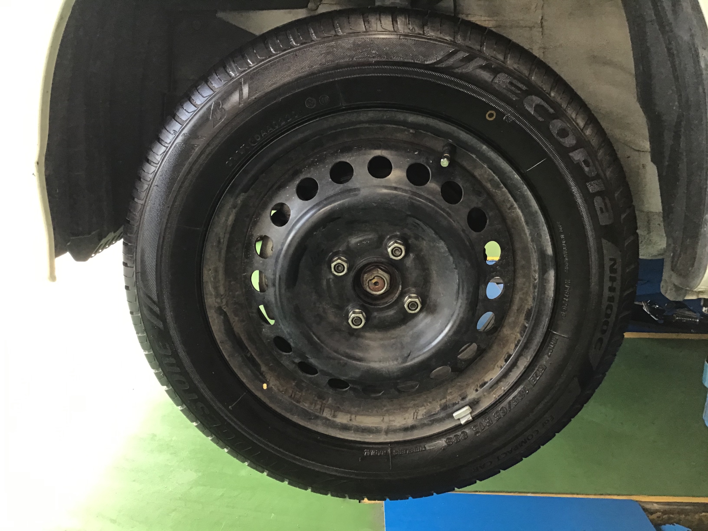 ホンダ フリードスパイク タイヤ交換！！(*^^*) | ホンダ