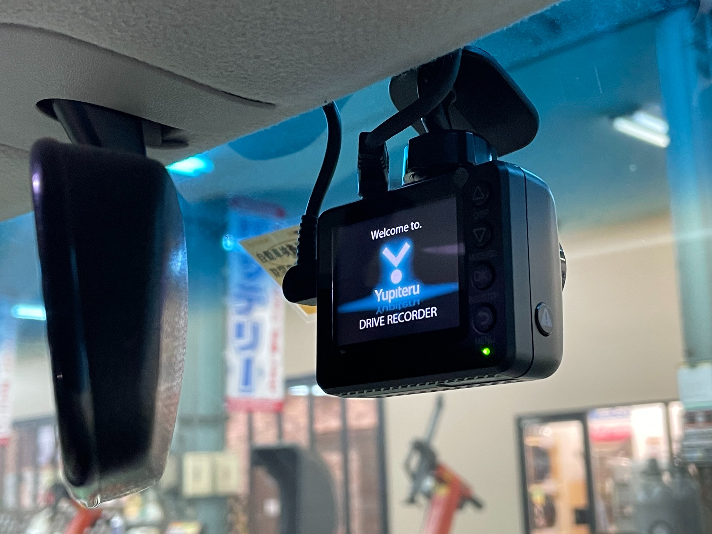 ユピテル前後タイプドラレコお取り付け スタッフ日記 タイヤ館 高島平 東京都のタイヤ カー用品ショップ タイヤからはじまる トータルカーメンテナンス タイヤ館グループ