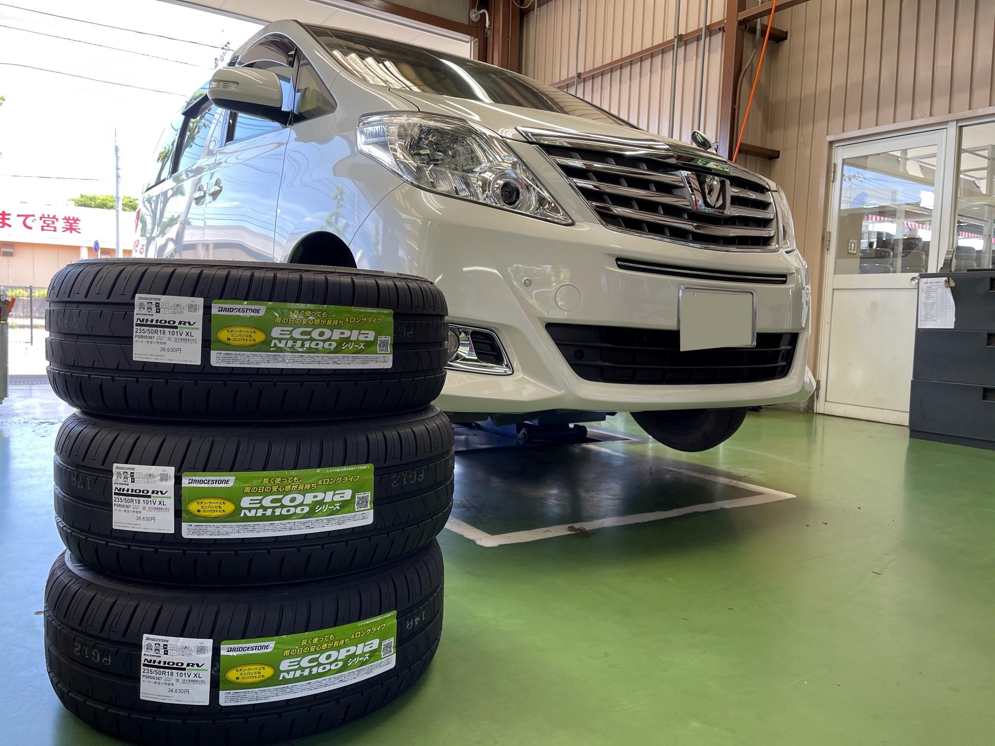 トヨタ アルファード Anh タイヤ交換 エコピアnh100rv トヨタ アルファード タイヤ タイヤ ホイール関連 タイヤ ホイール交換 サービス事例 タイヤ館 うしく上柏田 茨城県のタイヤ カー用品ショップ タイヤからはじまる トータルカーメンテナンス