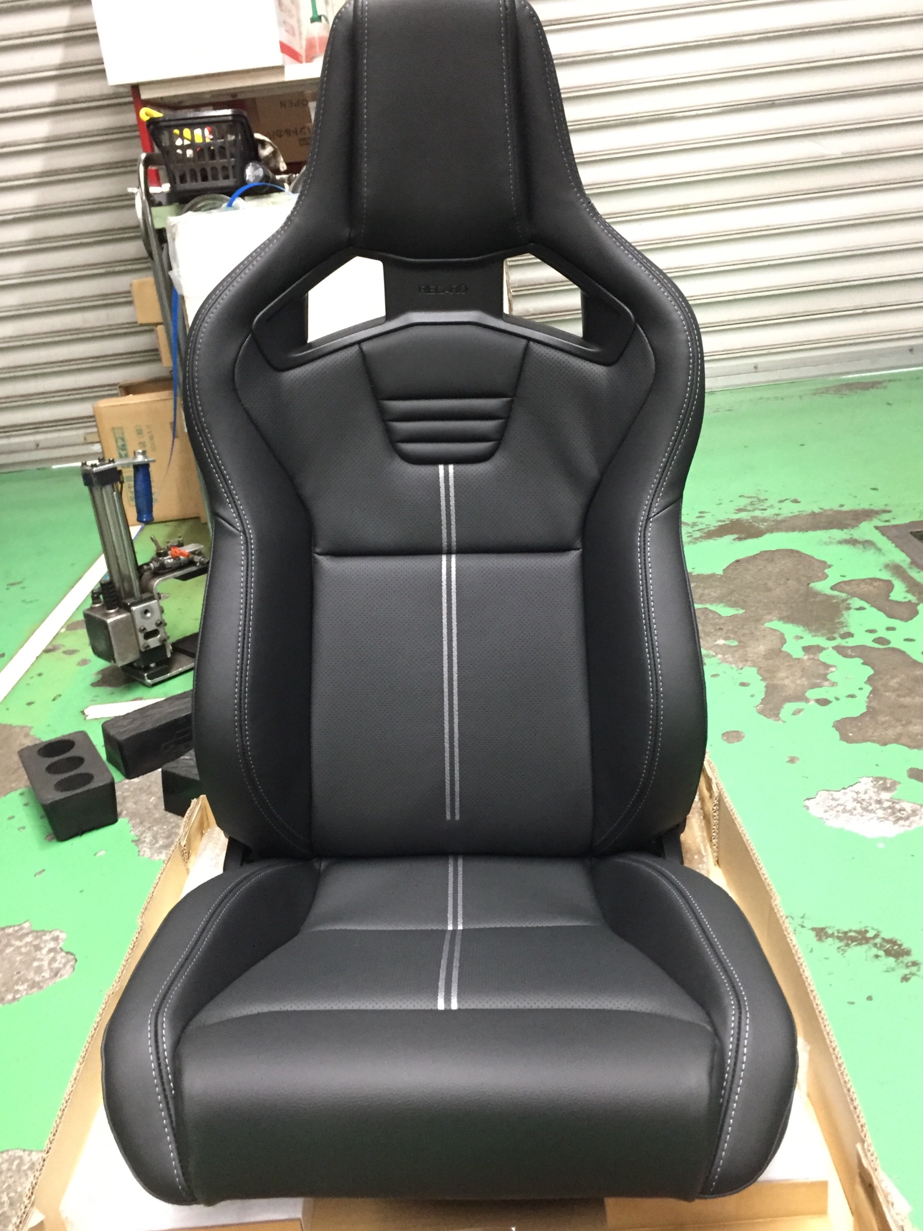 レカロシート好評販売中 スタッフ日記 タイヤ館 西荻窪 東京都のタイヤ カー用品ショップ タイヤからはじまる トータルカーメンテナンス タイヤ館グループ