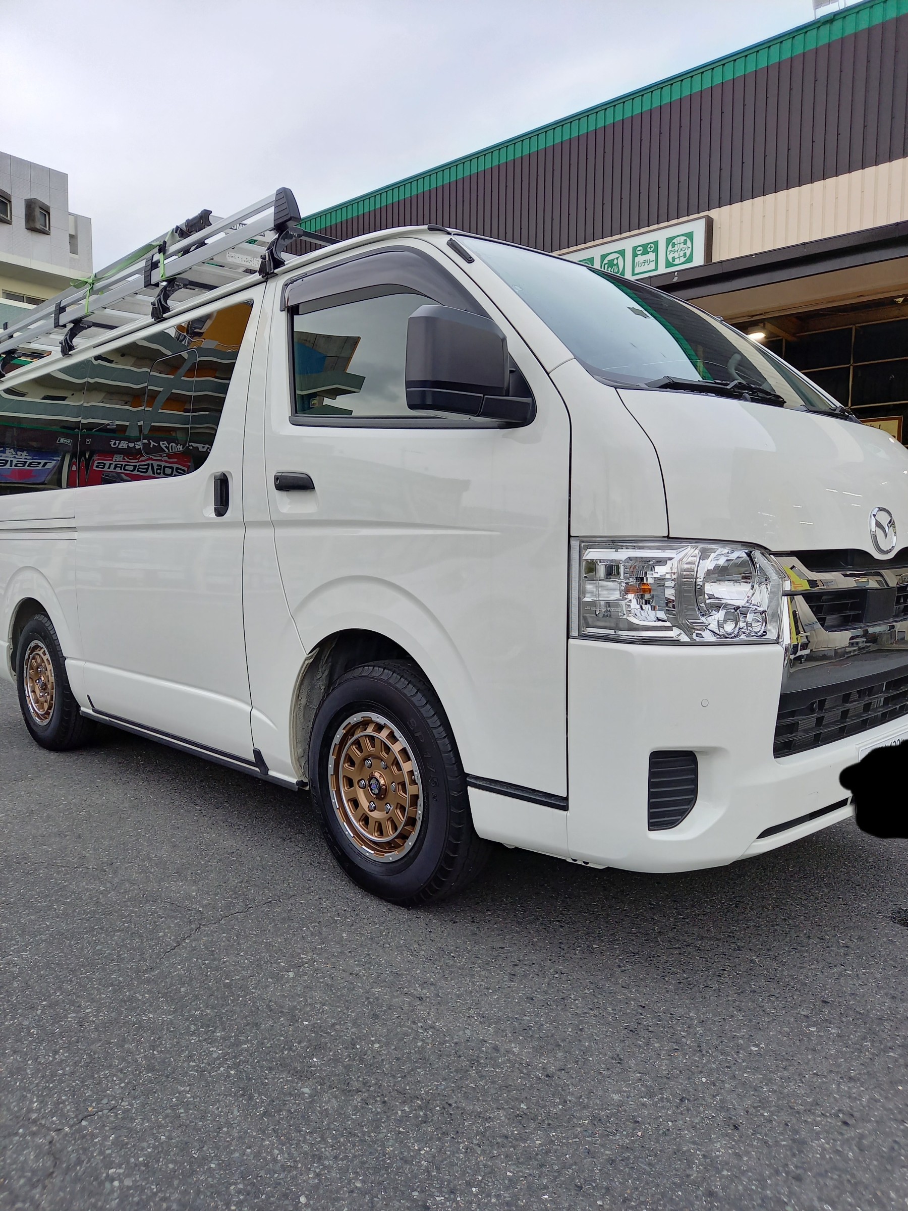 マツダ ボンゴ ハイエース ホイール交換 マツダ ボンゴ ホイール タイヤ ホイール関連 タイヤ ホイール交換 取り付け事例 タイヤ館 南久留米 タイヤからはじまる トータルカーメンテナンス タイヤ館グループ