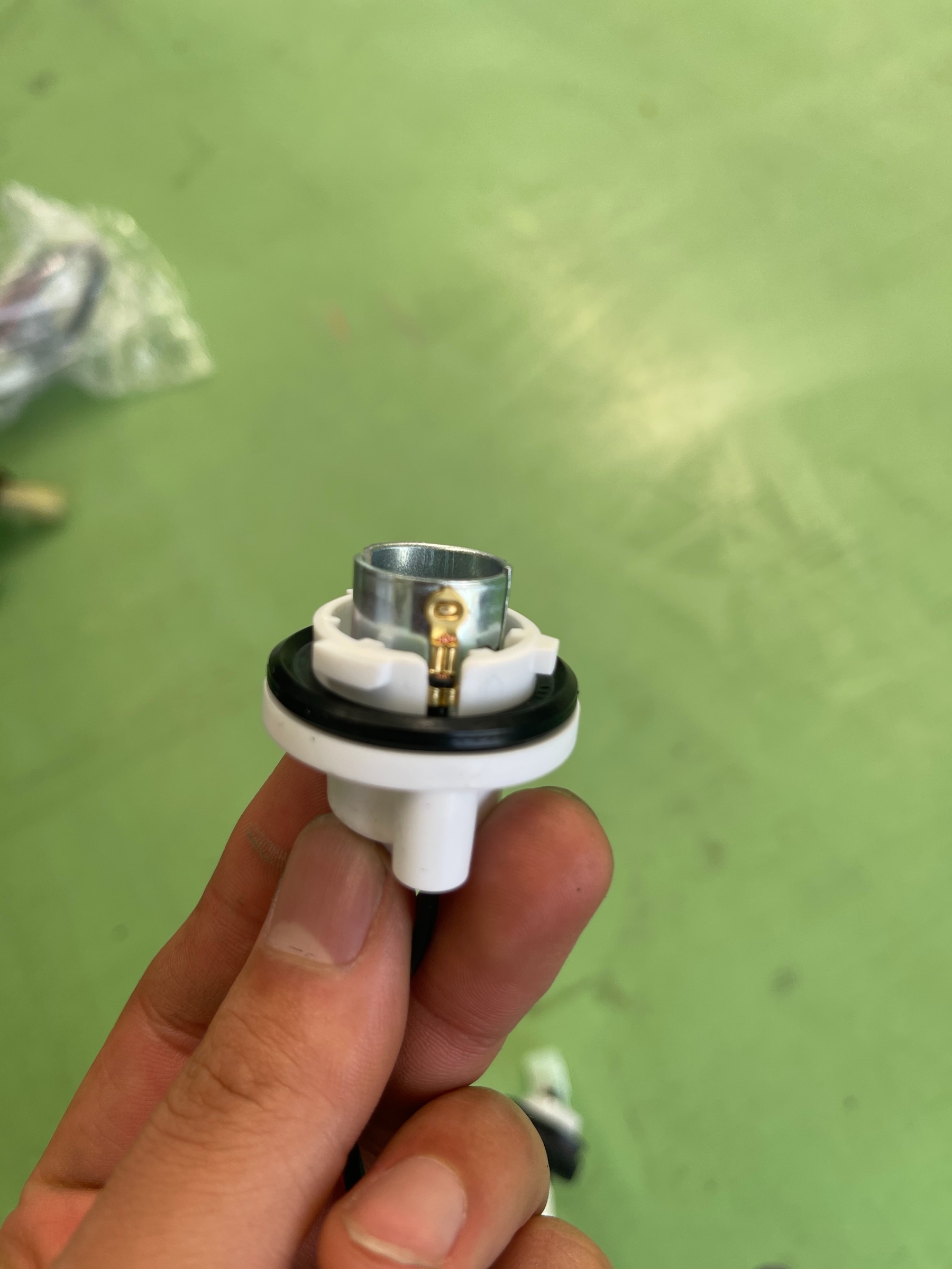 ワゴンR テールランプソケット交換 | スズキ ワゴンR メンテナンス商品