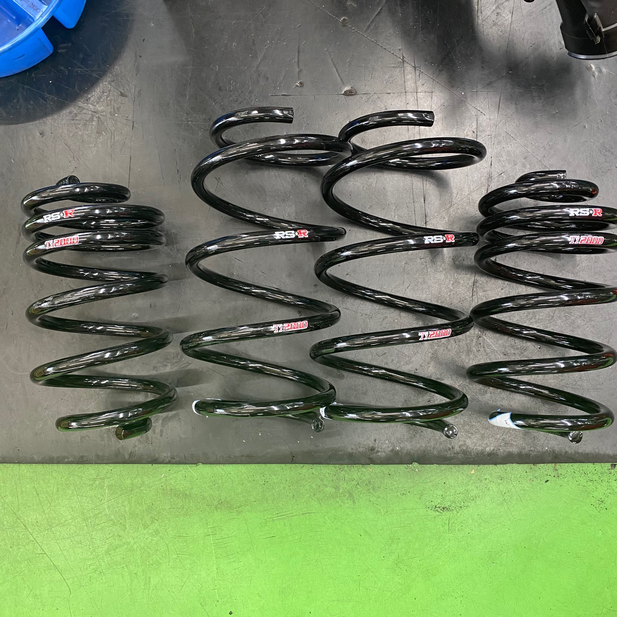 セレナHr tkg セレナ(C26)にRSR Ti2000装着 | 店舗おススメ情報 | タイヤ館