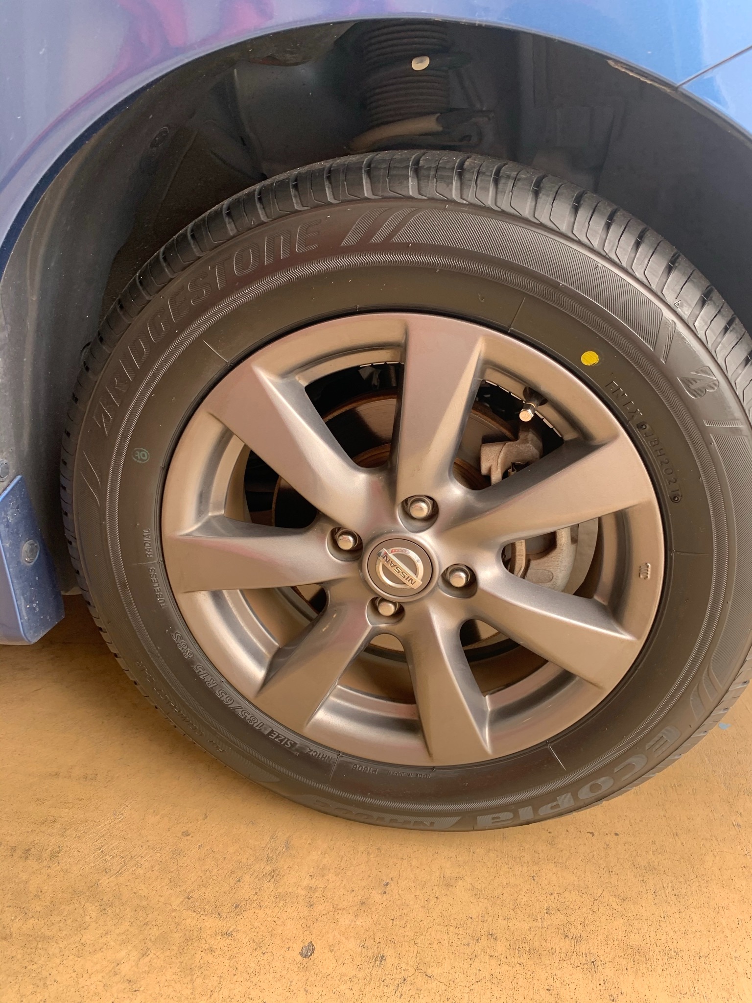 日産 ノート】タイヤ交換 185/65R15 エコピア NH100C | 日産 ノート