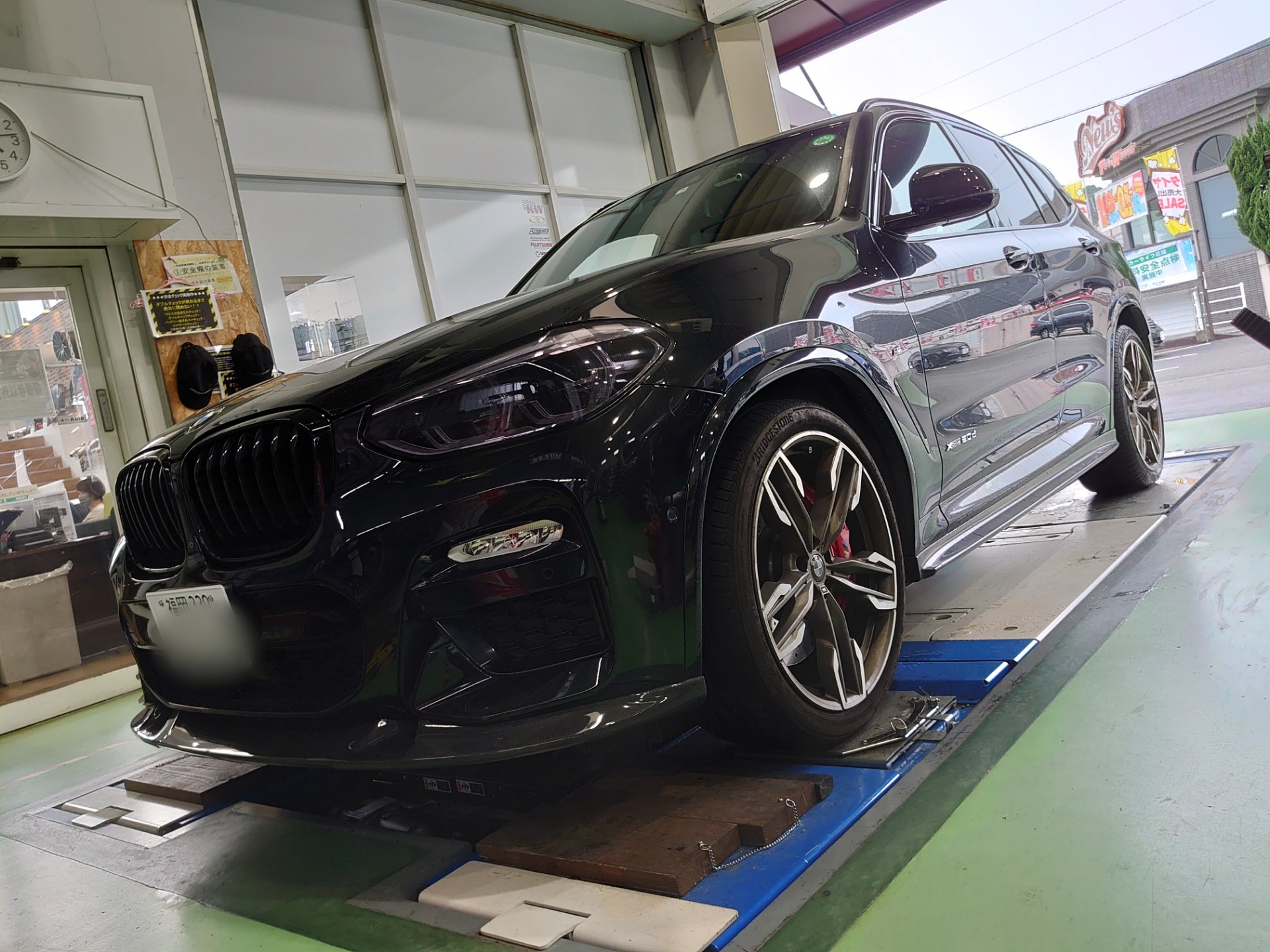 BMW X3 G のブレーキパッドを DIXCEL Mタイプ に交換来ました