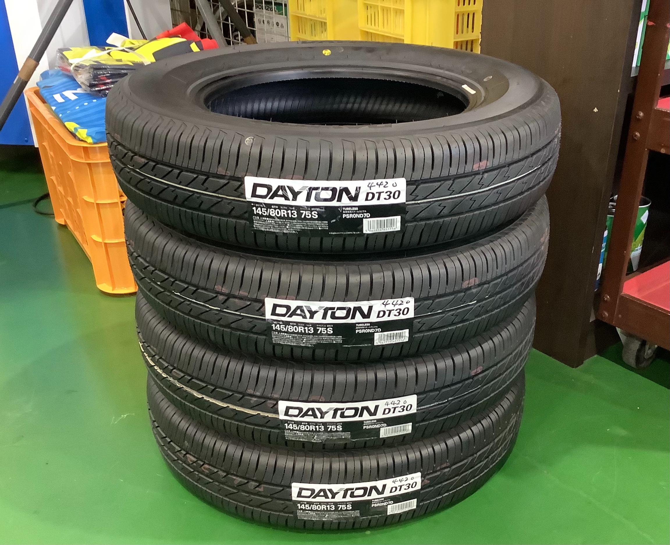 スズキ ワゴンR タイヤ交換 145/80R13 | スズキ ワゴンR タイヤ タイヤ・ホイール関連 > タイヤ・ホイール交換 | サービス