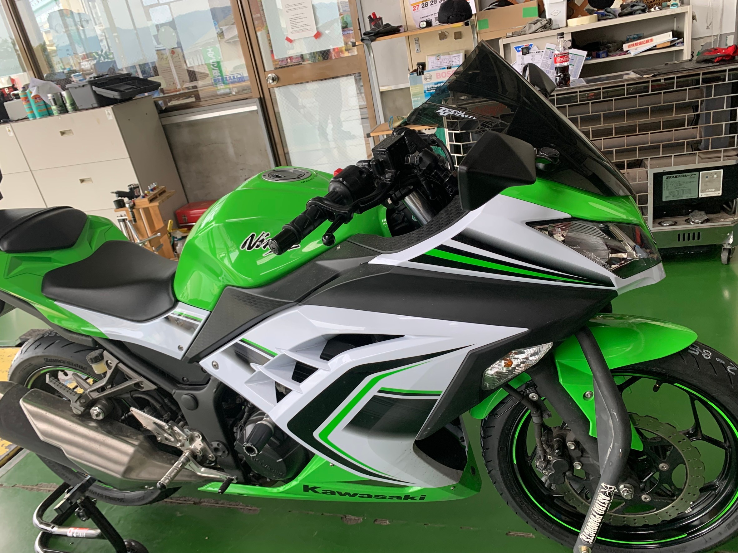 Ninja250 Battlax S22 Nutec Nc50 タイヤ タイヤ ホイール関連 タイヤ ホイール交換 スタッフ日記 タイヤ館 ヤマト タイヤからはじまる トータルカーメンテナンス タイヤ館グループ