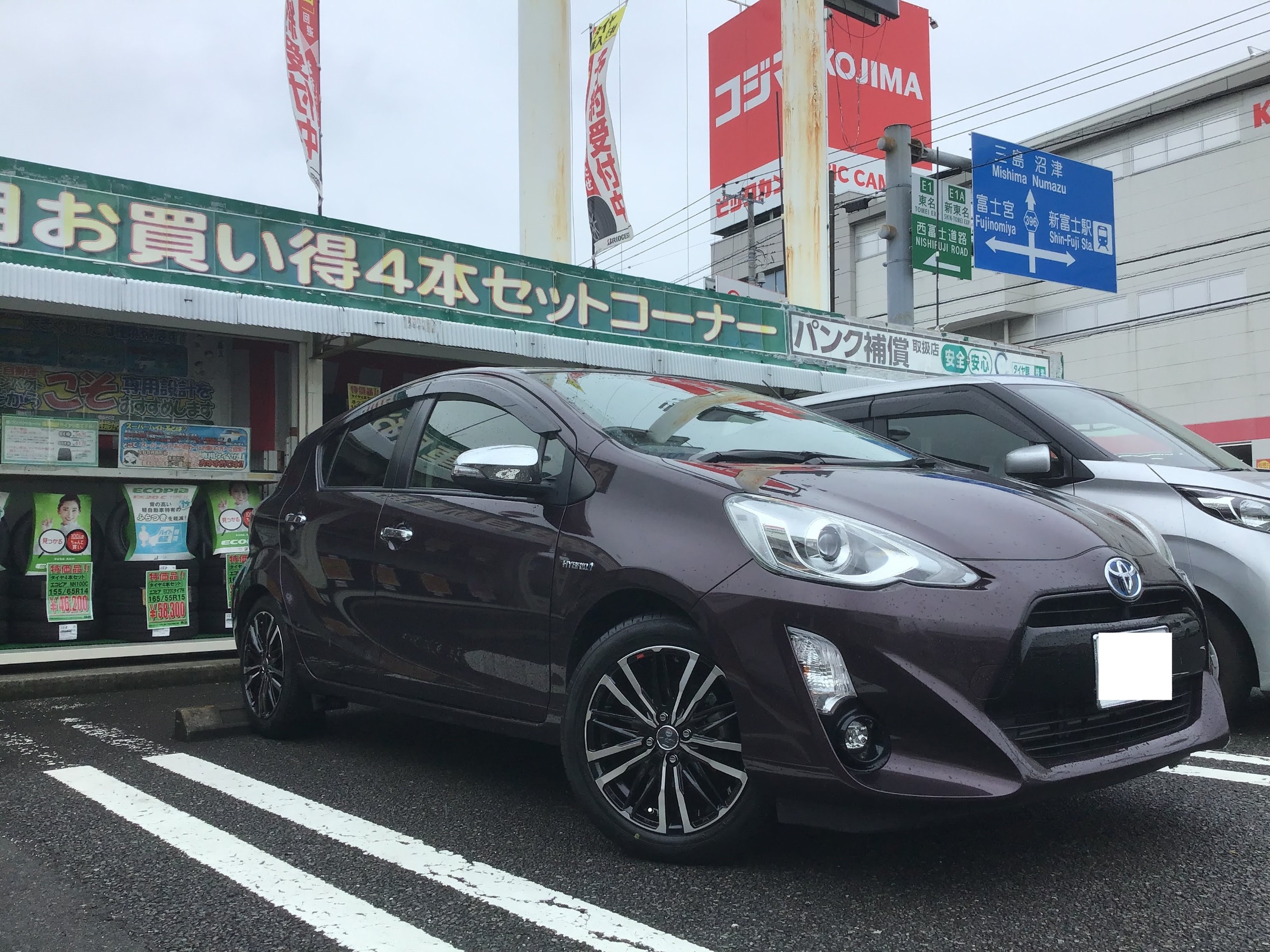 トヨタ アクアのホイール交換 トヨタ アクア ホイール タイヤ ホイール関連 タイヤ ホイール交換 スタッフ日記 タイヤ館 富士 タイヤからはじまる トータルカーメンテナンス タイヤ館グループ