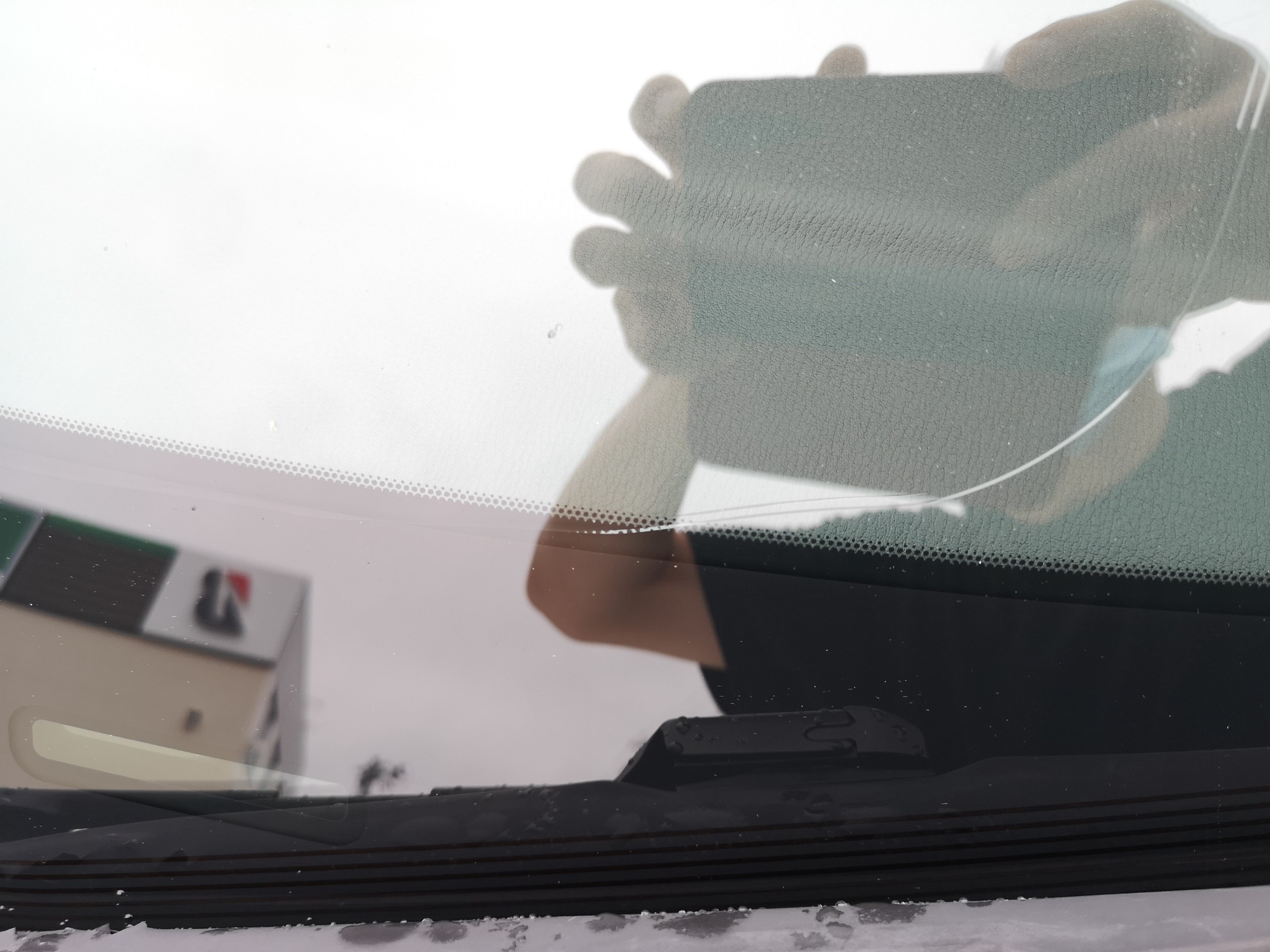 マツダ Cx 8 フロントガラス交換 マツダ Cx 8 その他 その他 ガラス交換 サービス事例 タイヤ館 秋田 秋田県のタイヤ カー用品ショップ タイヤからはじまる トータルカーメンテナンス タイヤ館グループ
