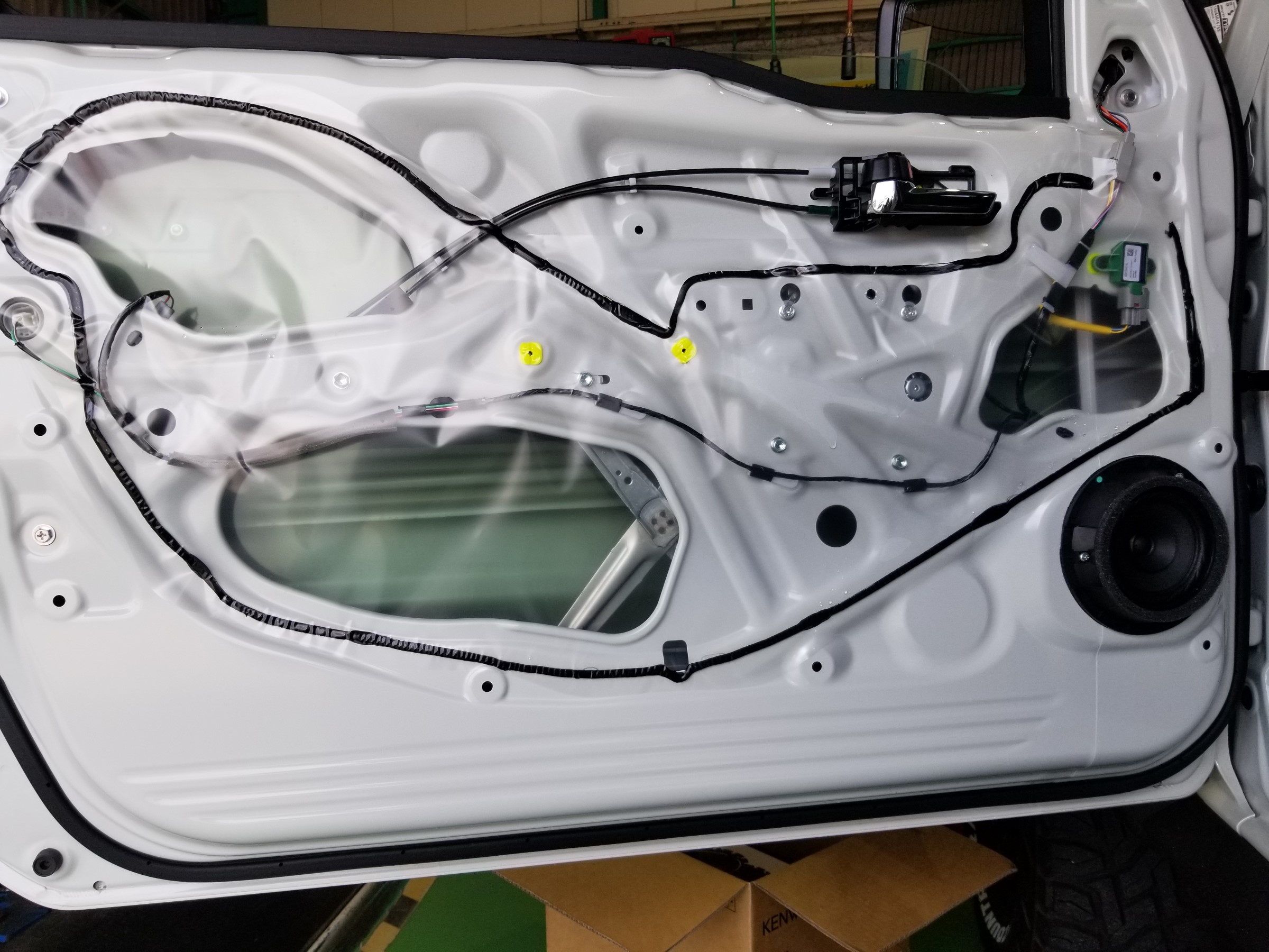 スピーカー交換 デッドニング施工 スズキ ジムニーシエラ Av ナビ機器 カー用品取付 Av商品取付 サービス事例 タイヤ館 今治 愛媛県のタイヤ カー用品ショップ タイヤからはじまる トータルカーメンテナンス タイヤ館グループ