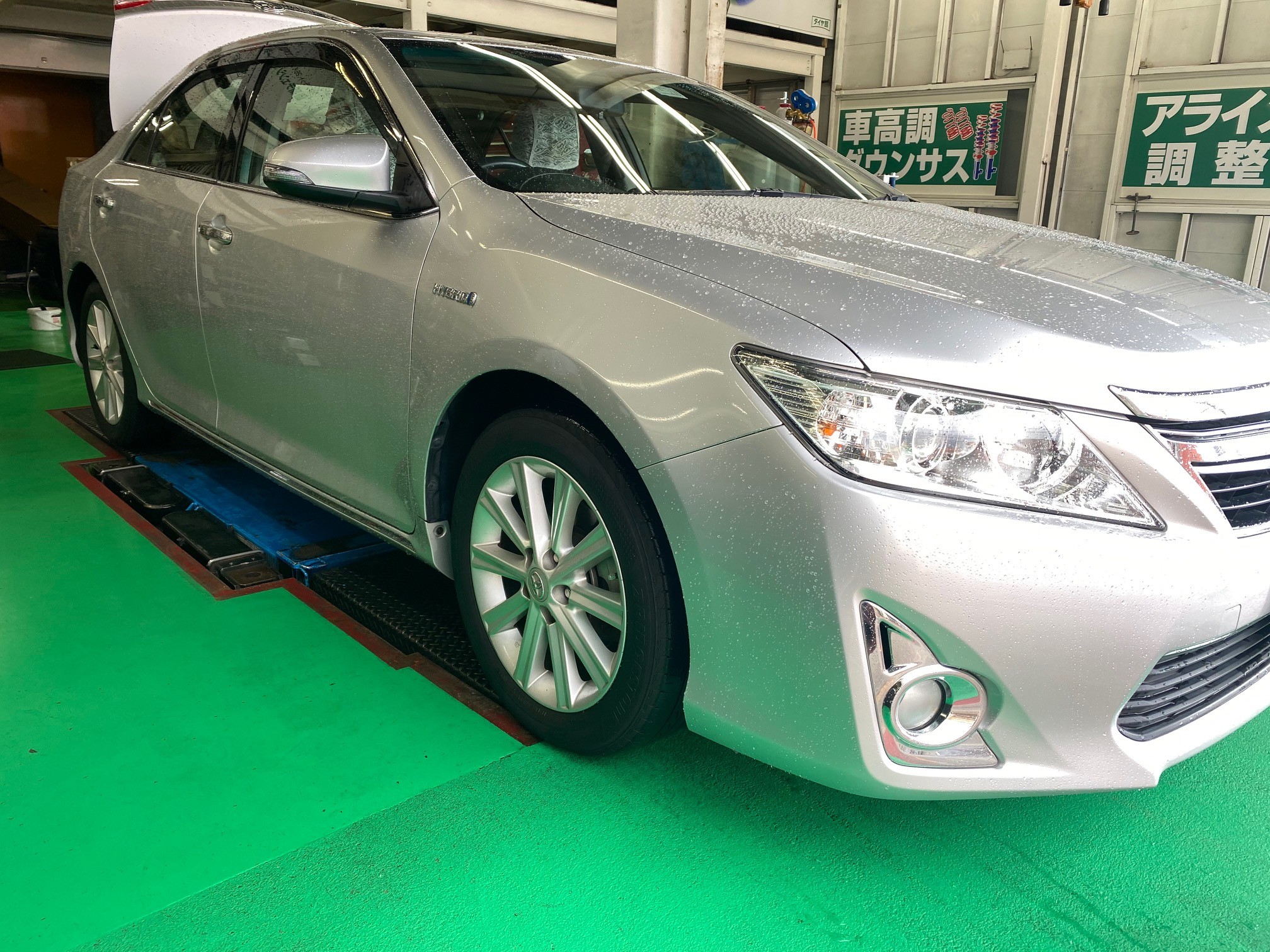カムリHV パナソニックカオスHV 専用バッテリー交換 | トヨタ カムリ メンテナンス商品 パーツ取付 > 各種用品取付 | サービス事例 |  タイヤ館 瀬谷 | 神奈川県のタイヤ、カー用品ショップ タイヤからはじまる、トータルカーメンテナンス タイヤ館グループ