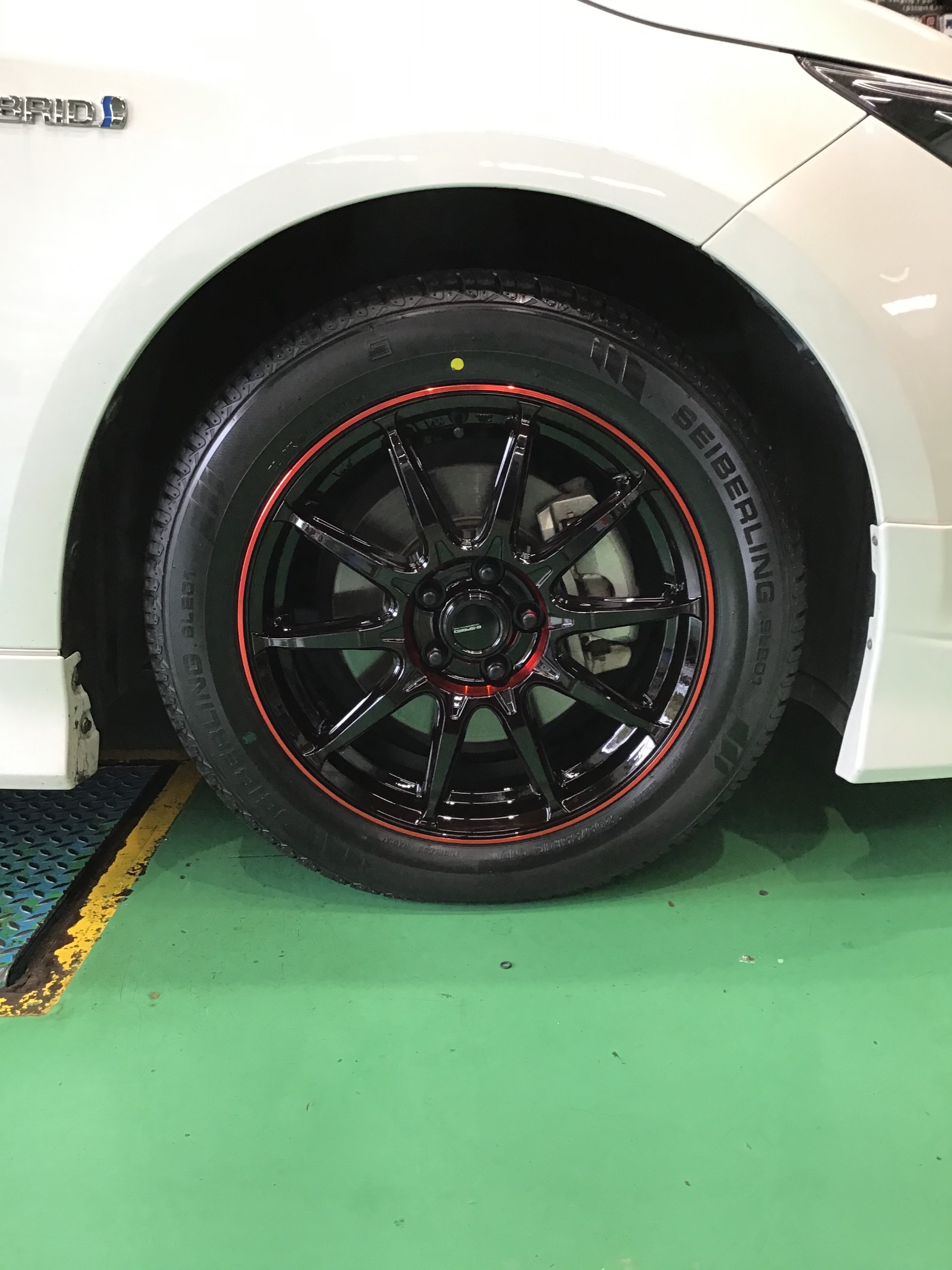トヨタ・カローラスポーツ タイヤ＆アルミホイールお取り付け