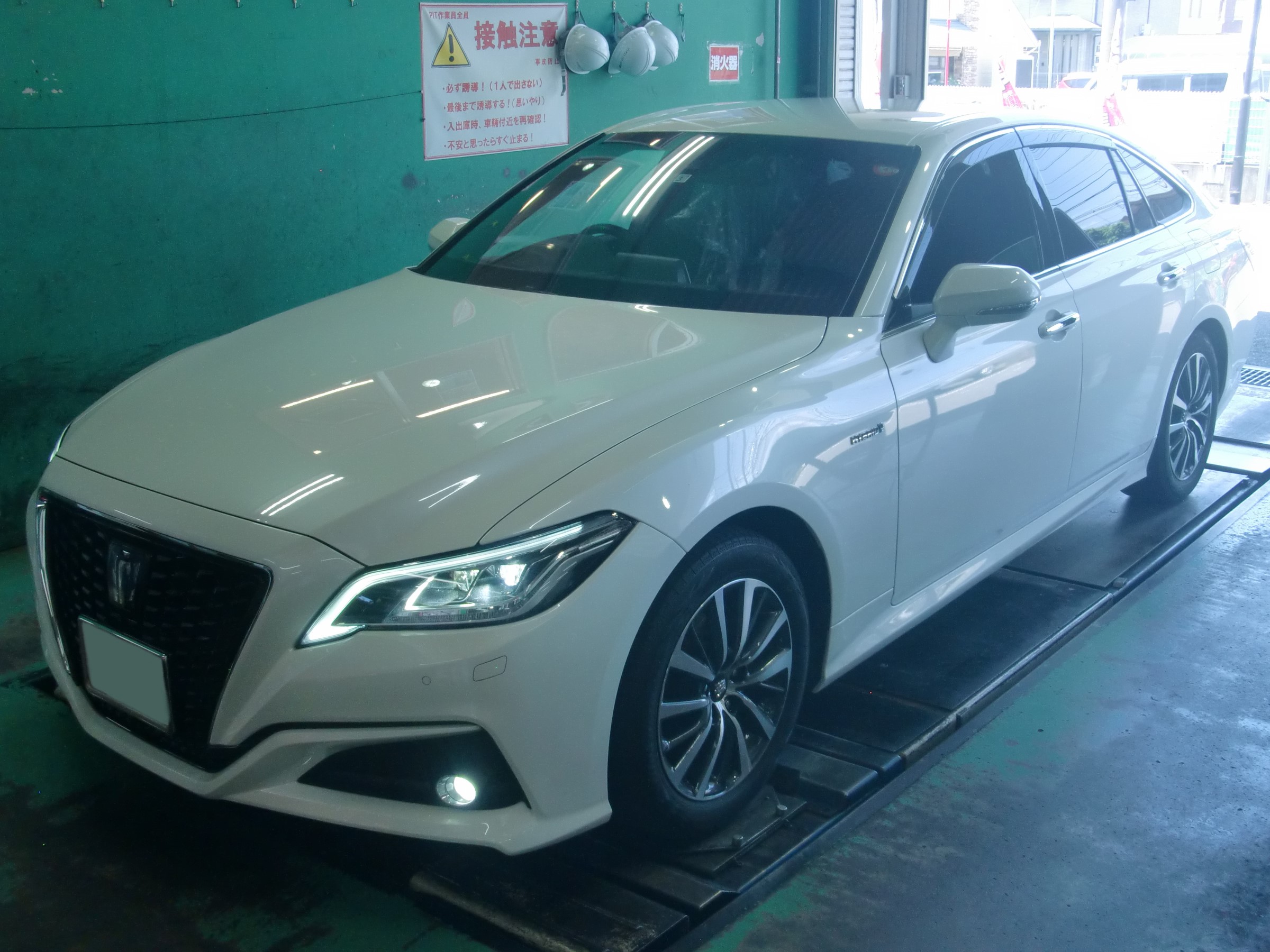 AZSH20型クラウン ハイブリッド、夏タイヤ交換＆アライメント調整