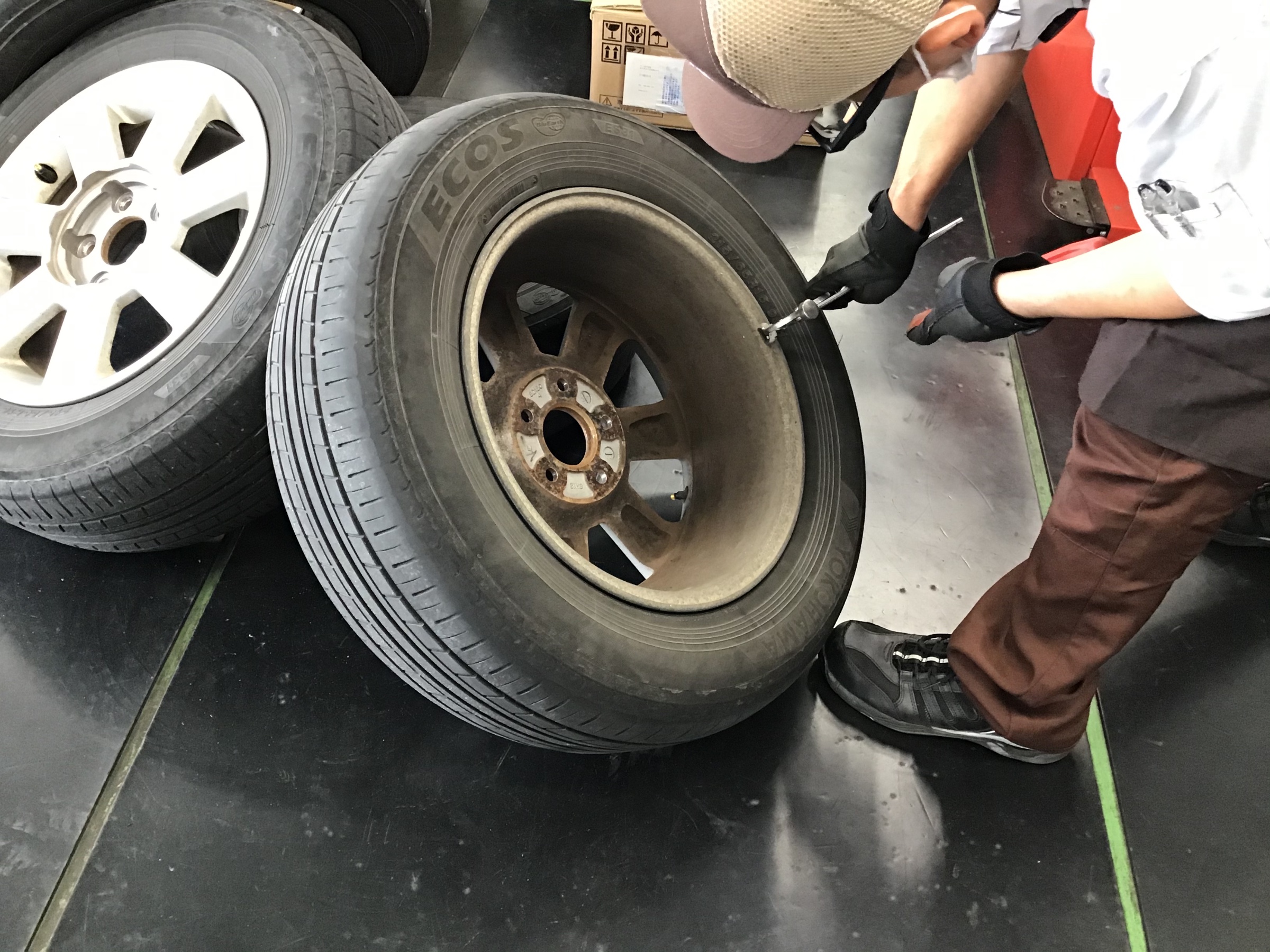 自転車のタイヤが劣化すると空気が抜けてくる