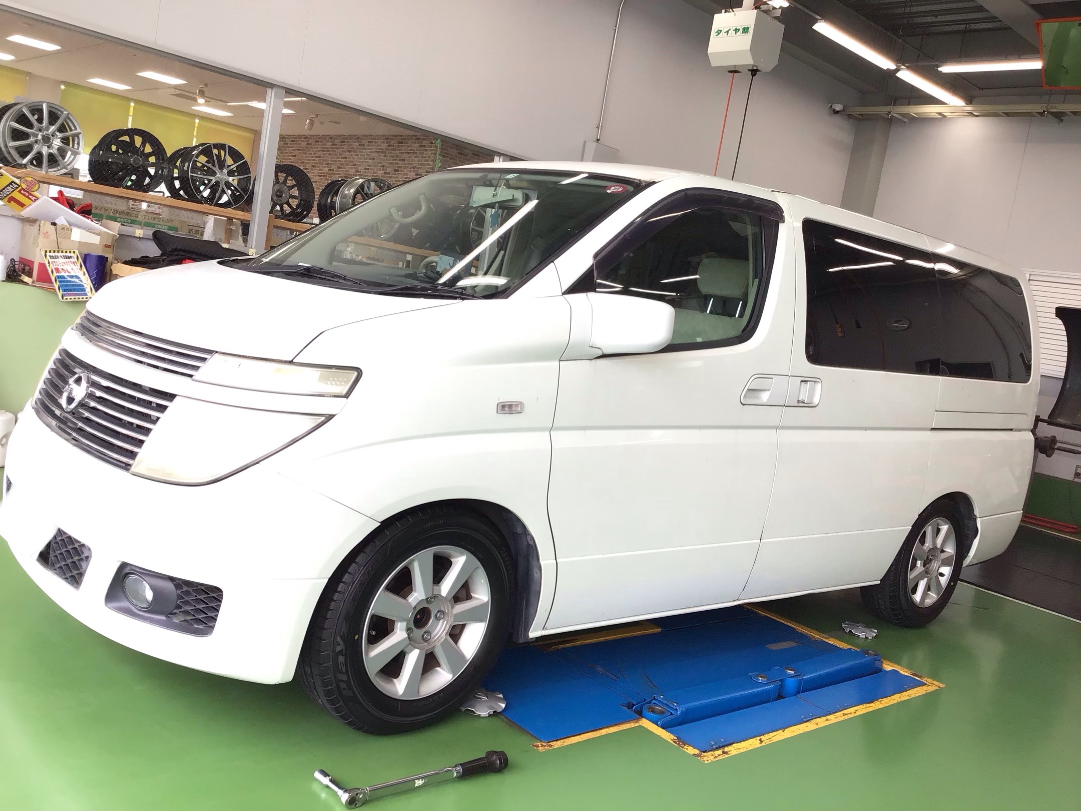 日産：E51エルグランド】タイヤ4本交換 | 日産 エルグランド タイヤ