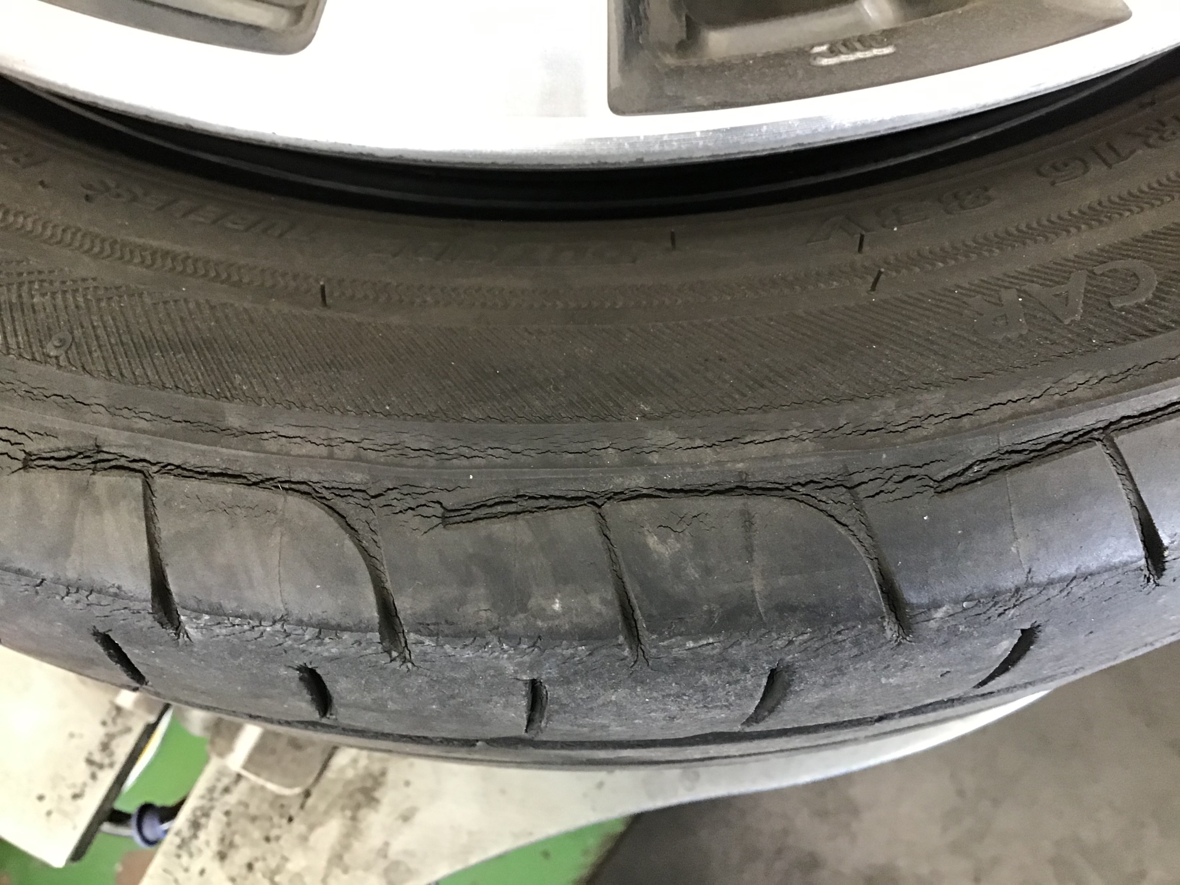 HONDA. フィットRS. 185/55R16 レグノGR-XⅡ タイヤ交換 | ホンダ