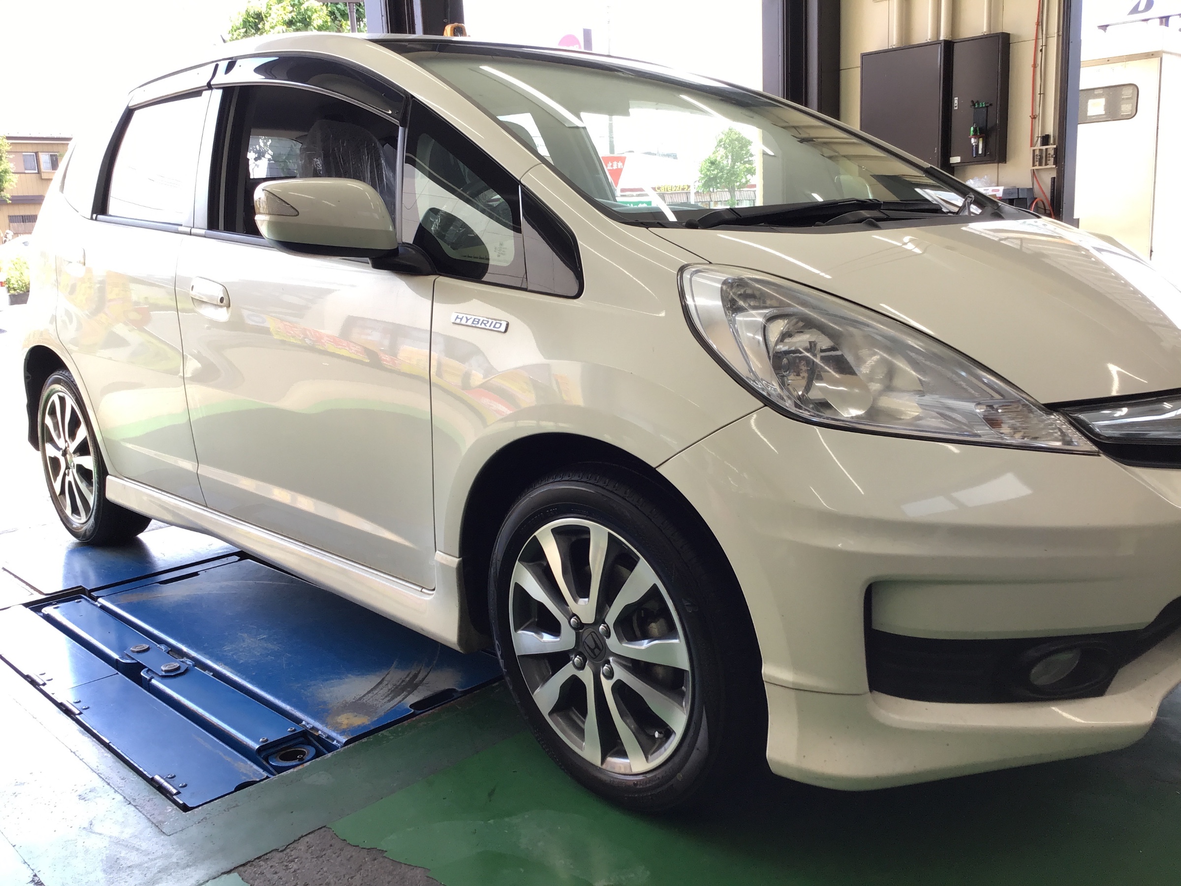HONDA. フィットRS. 185/55R16 レグノGR-XⅡ タイヤ交換 | ホンダ