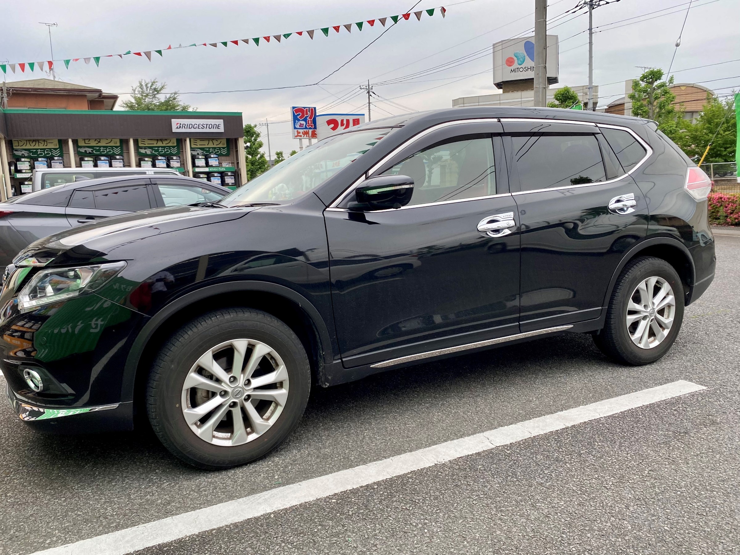 ニッサン・エクストレイル・NT32】タイヤホイールセット取付け | 店舗