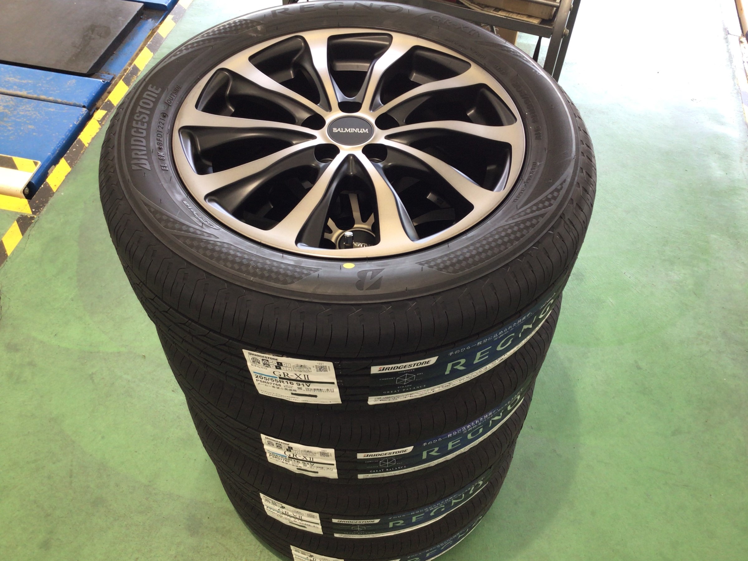 タイヤ ホイール交換 プリウス 50系に Balminum Tr10を取付しました トヨタ プリウス タイヤ タイヤ ホイール関連 タイヤ ホイール交換 サービス事例 タイヤ館 豊橋向山 タイヤからはじまる トータルカーメンテナンス タイヤ館グループ