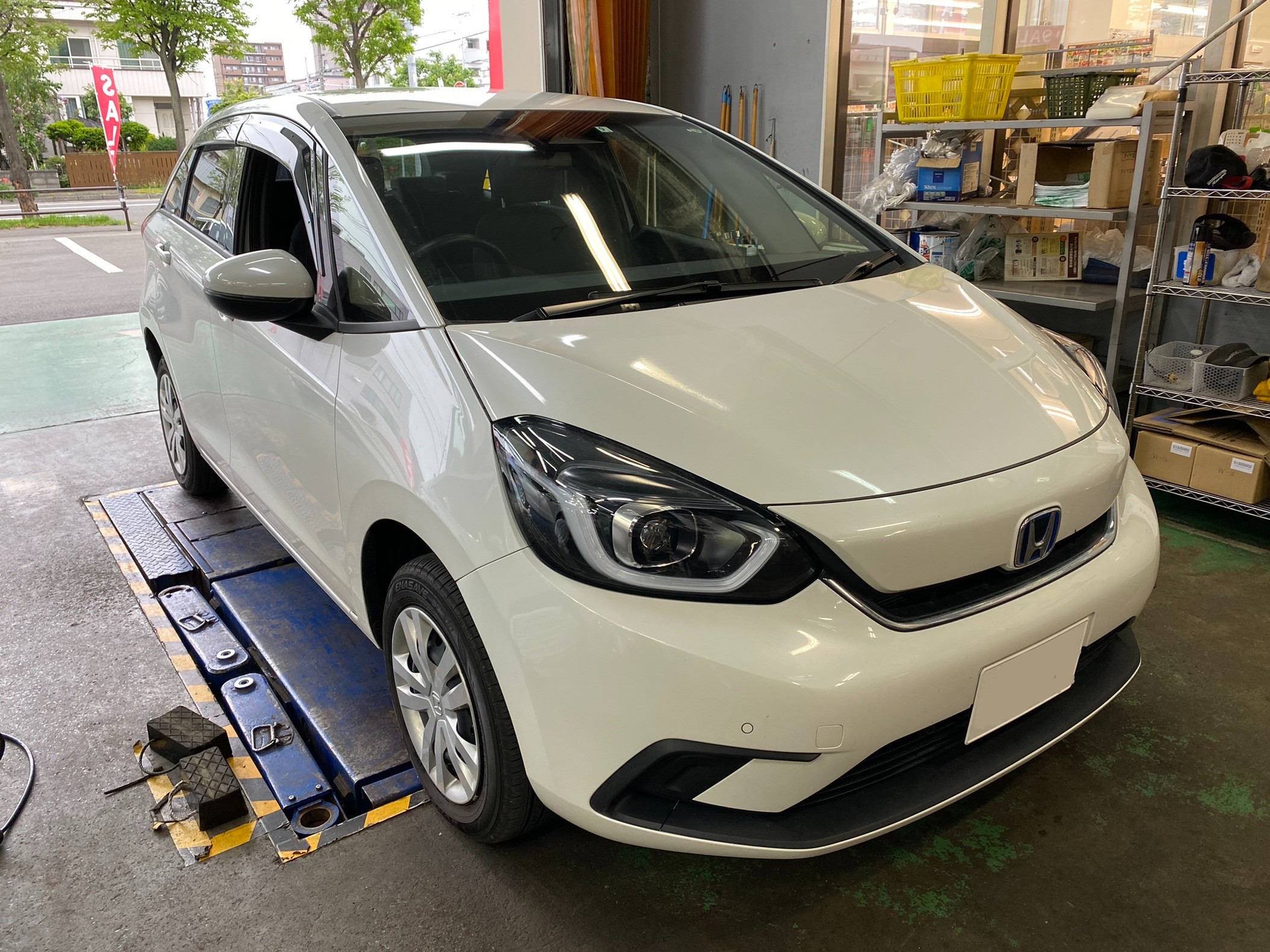 ホンダ フィット Gr系 にドライブレコーダー取り付け ホンダ フィット その他 パーツ取付 各種用品取付 サービス事例 タイヤ館 桑園 タイヤからはじまる トータルカーメンテナンス タイヤ館グループ