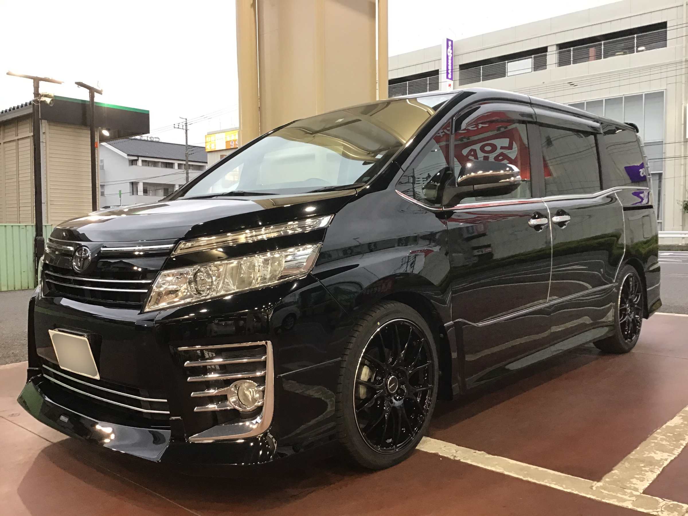 Voxy 車高調取付 トヨタ ヴォクシー サービス事例 タイヤ館 草加インター タイヤからはじまる トータルカーメンテナンス タイヤ館グループ