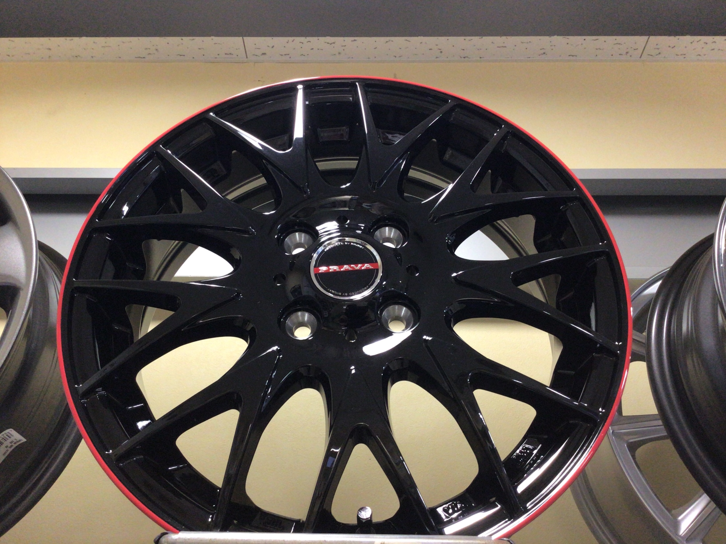 新しいホイールが入って来ました！ | 店舗おススメ情報 | タイヤ館