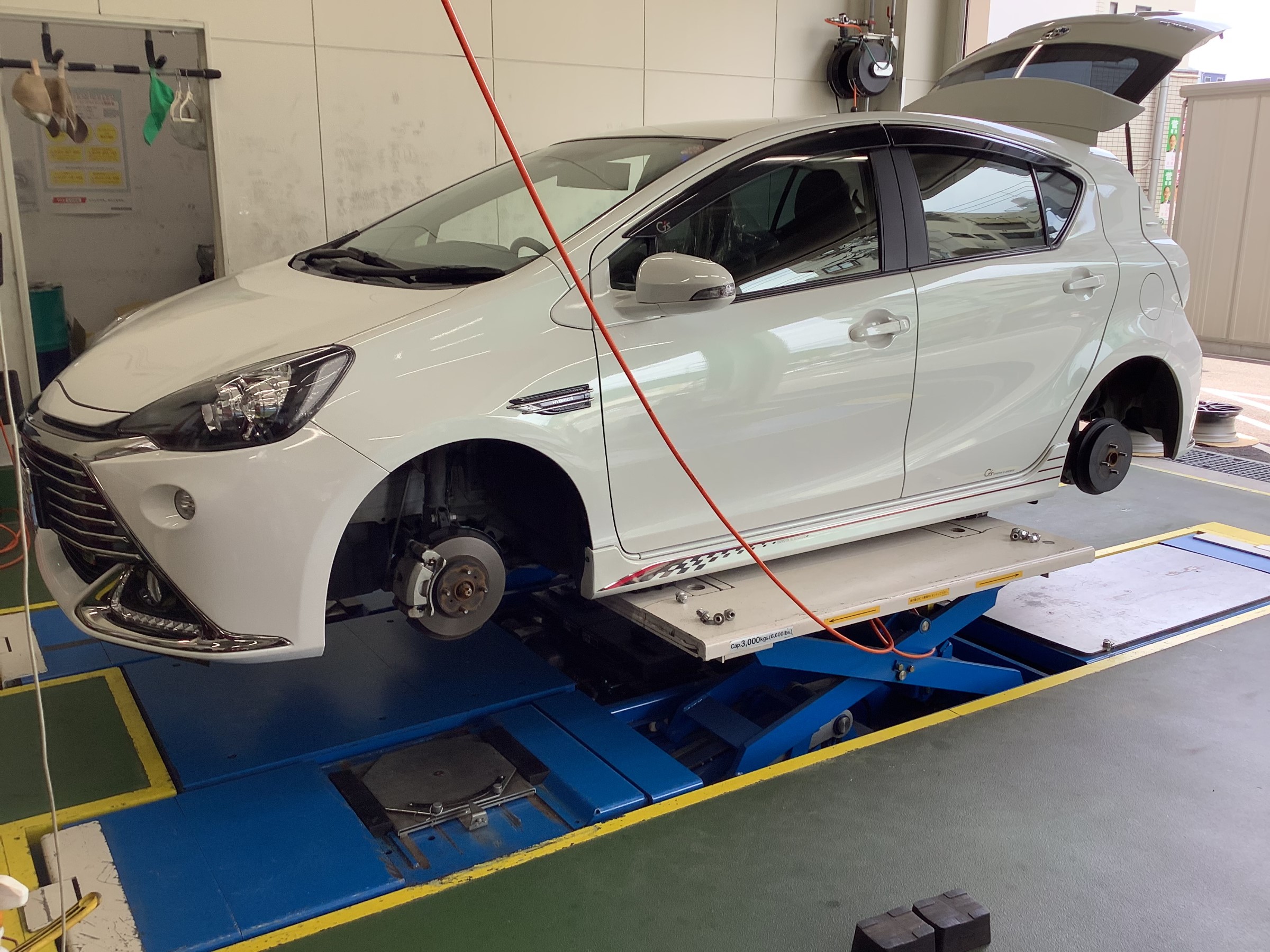 TOYOTA アクアG's タイヤ交換 アライメント | 店舗おススメ情報