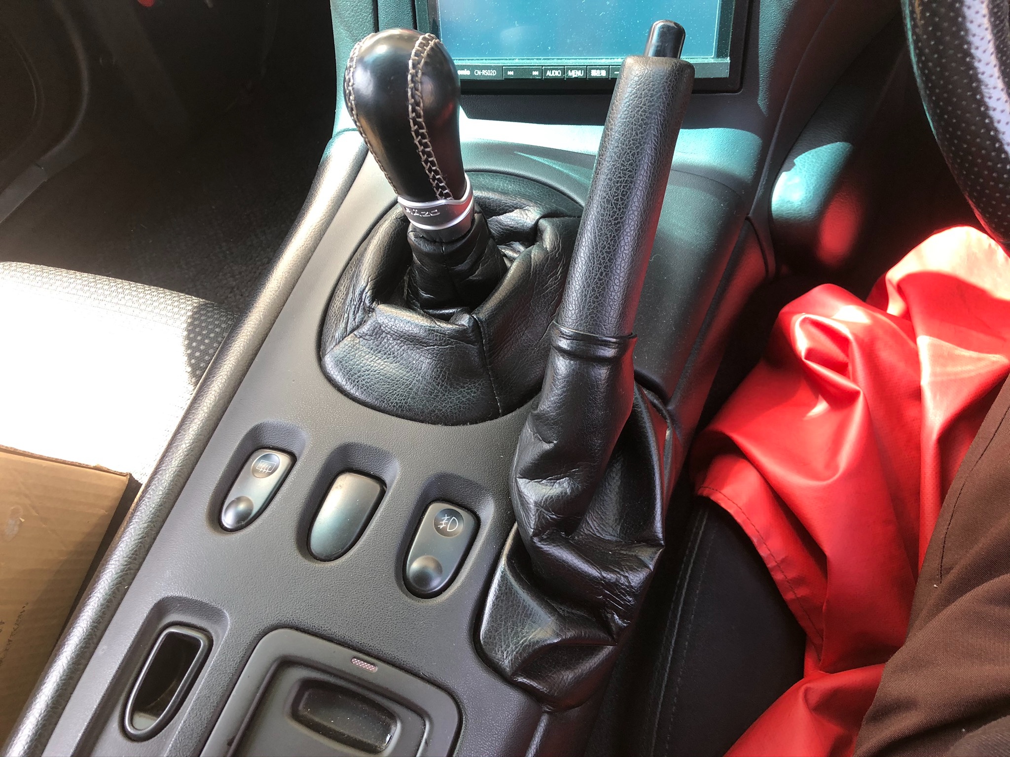 FD3S RX-7 シフトブーツ、サイドブレーキブーツ取り付け