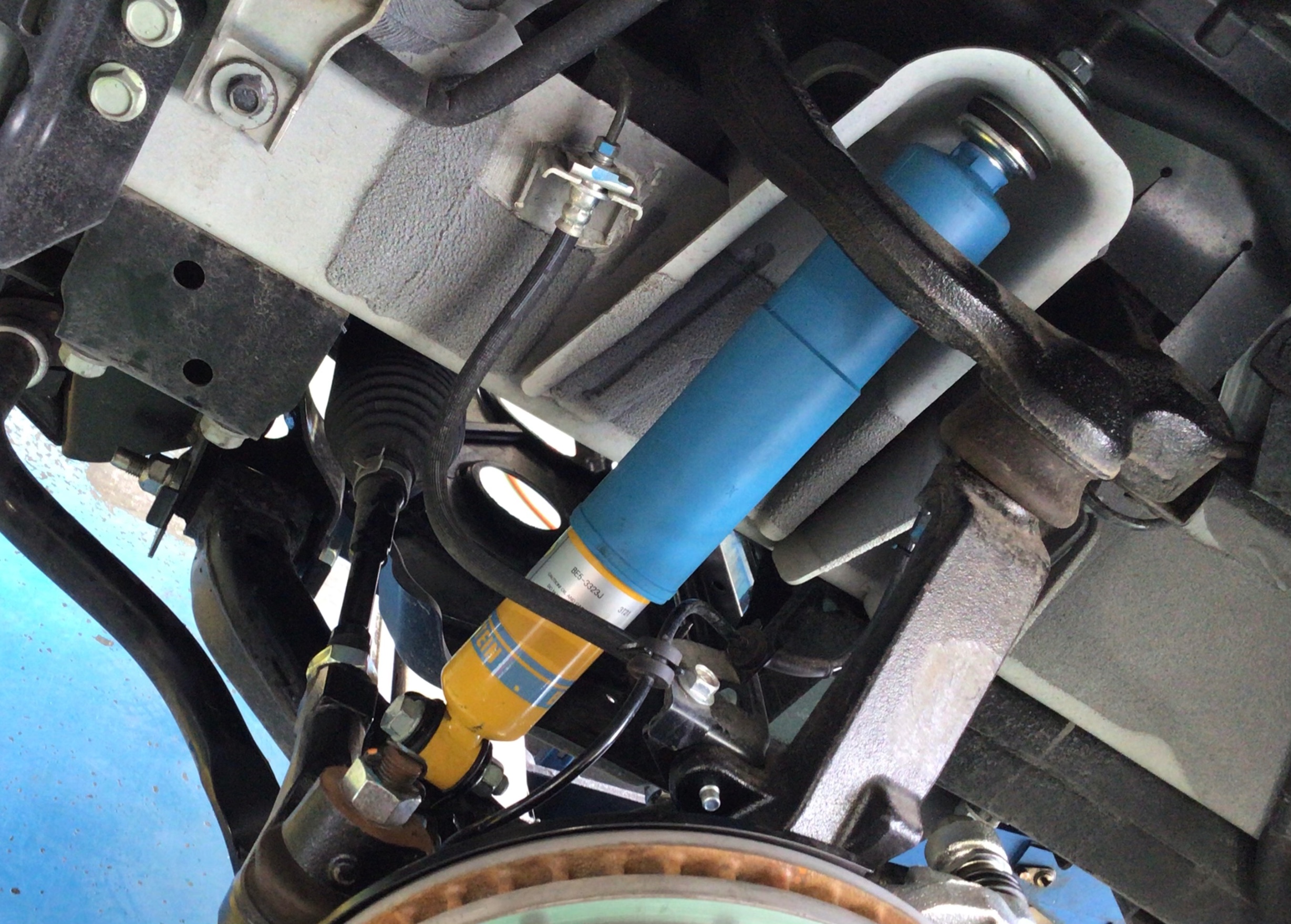 NV350キャラバンローダウン足回り NV350キャラバン 足回り交換&ローダウン | 店舗おススメ情報