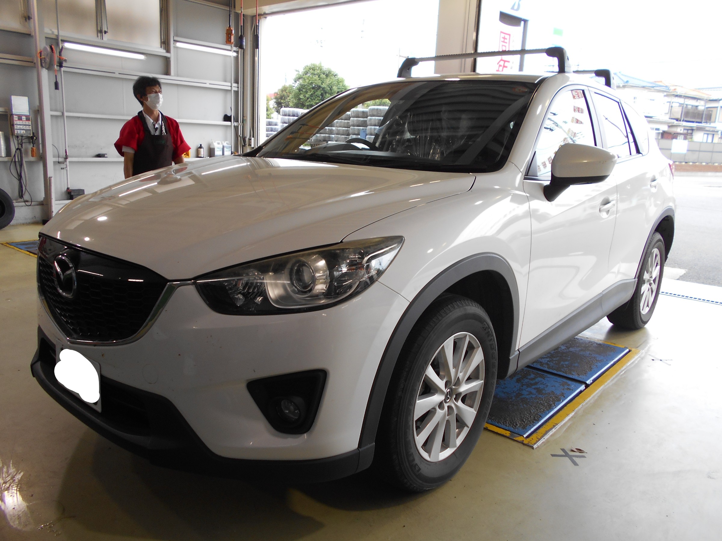 マツダ Cx 5 タイヤ交換 作業事例 タイヤ館 柏 千葉県のタイヤ カー用品ショップ タイヤからはじまる トータルカーメンテナンス タイヤ 館グループ