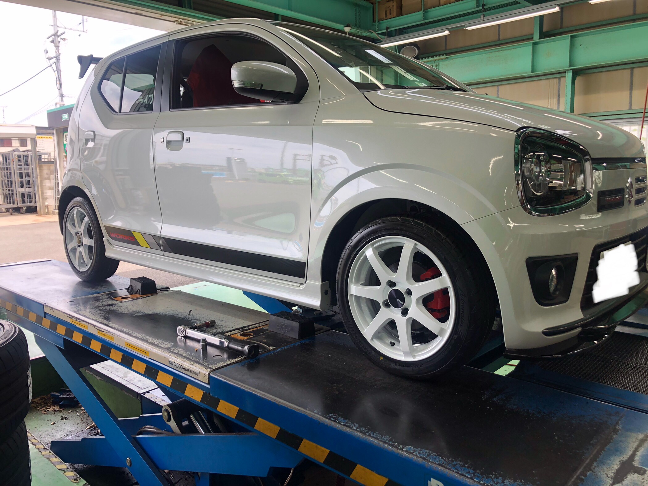 アルトワークスにENKEI PF-07ホワイトカラー15インチ取り付け♪ | 店舗