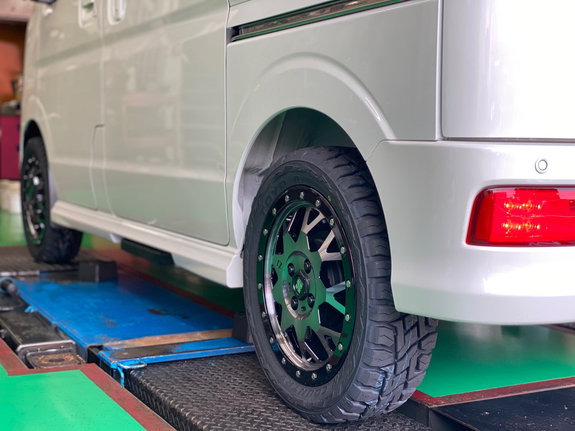 日産クリッパーリオ（DR17W） MLJ エクストリームJ XJ04 15インチ取付