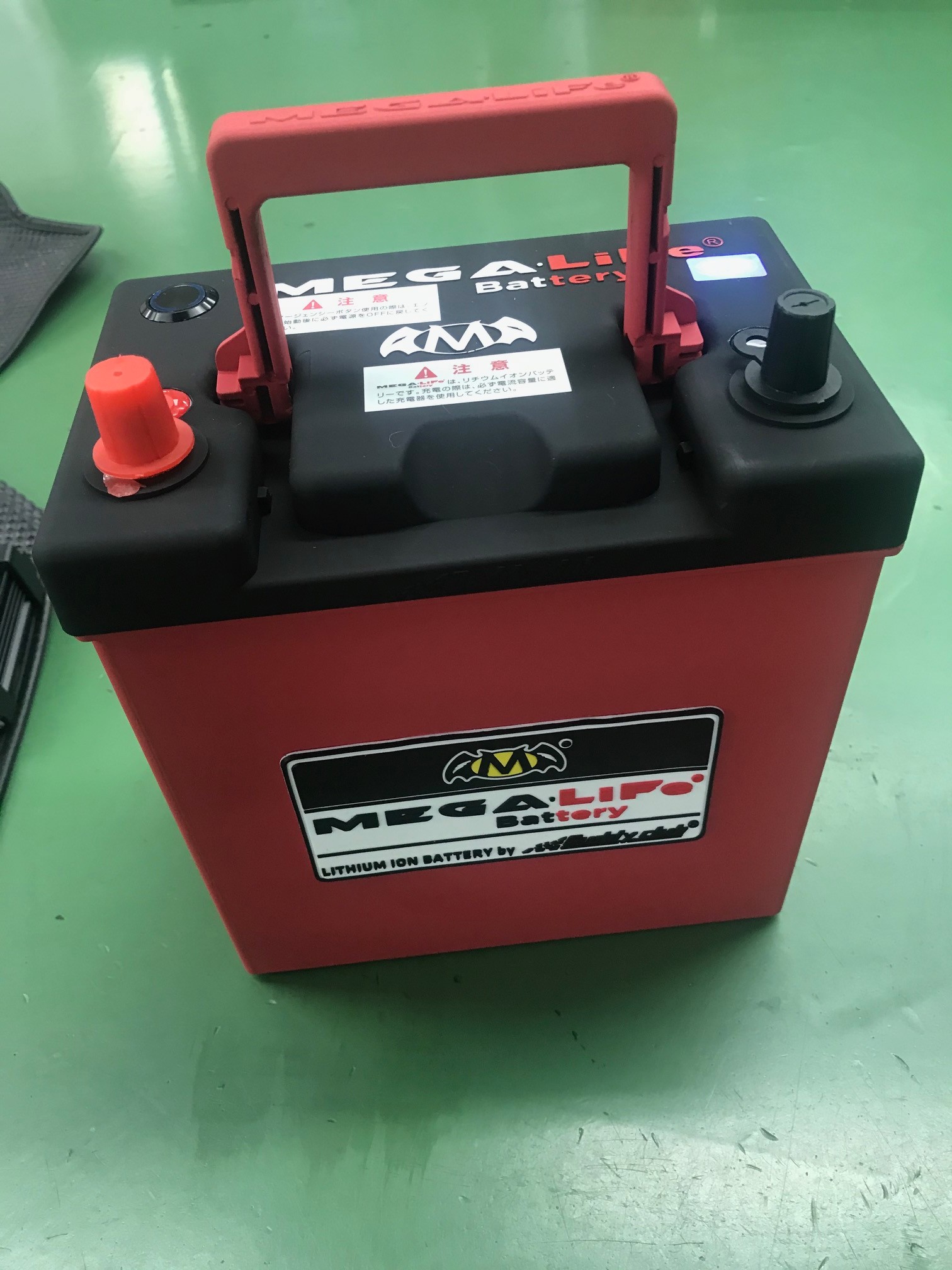 Da17w エブリイ メガライフバッテリー サクションパイプお取り付け スズキ エブリイワゴン メンテナンス商品 パーツ取付 各種用品取付 スタッフ日記 タイヤ館 高島平 東京都のタイヤ カー用品ショップ タイヤからはじまる トータルカーメンテナンス タイヤ館
