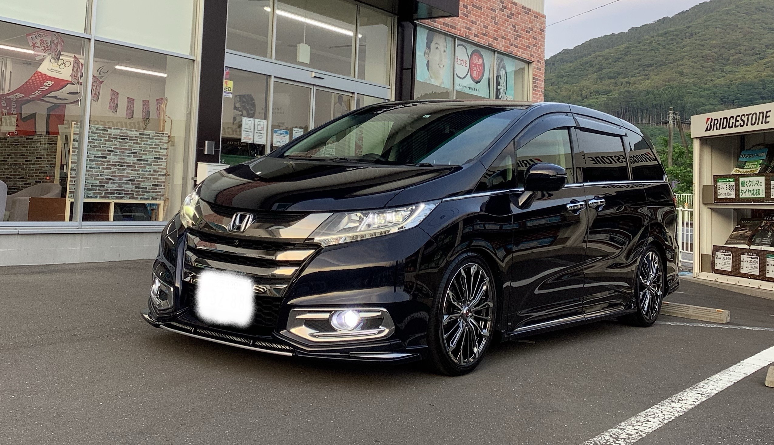 Rc オデッセイアブソルート エアロ取付 ホンダ オデッセイ スタッフ日記 タイヤ館 大船渡 タイヤからはじまる トータルカーメンテナンス タイヤ館グループ
