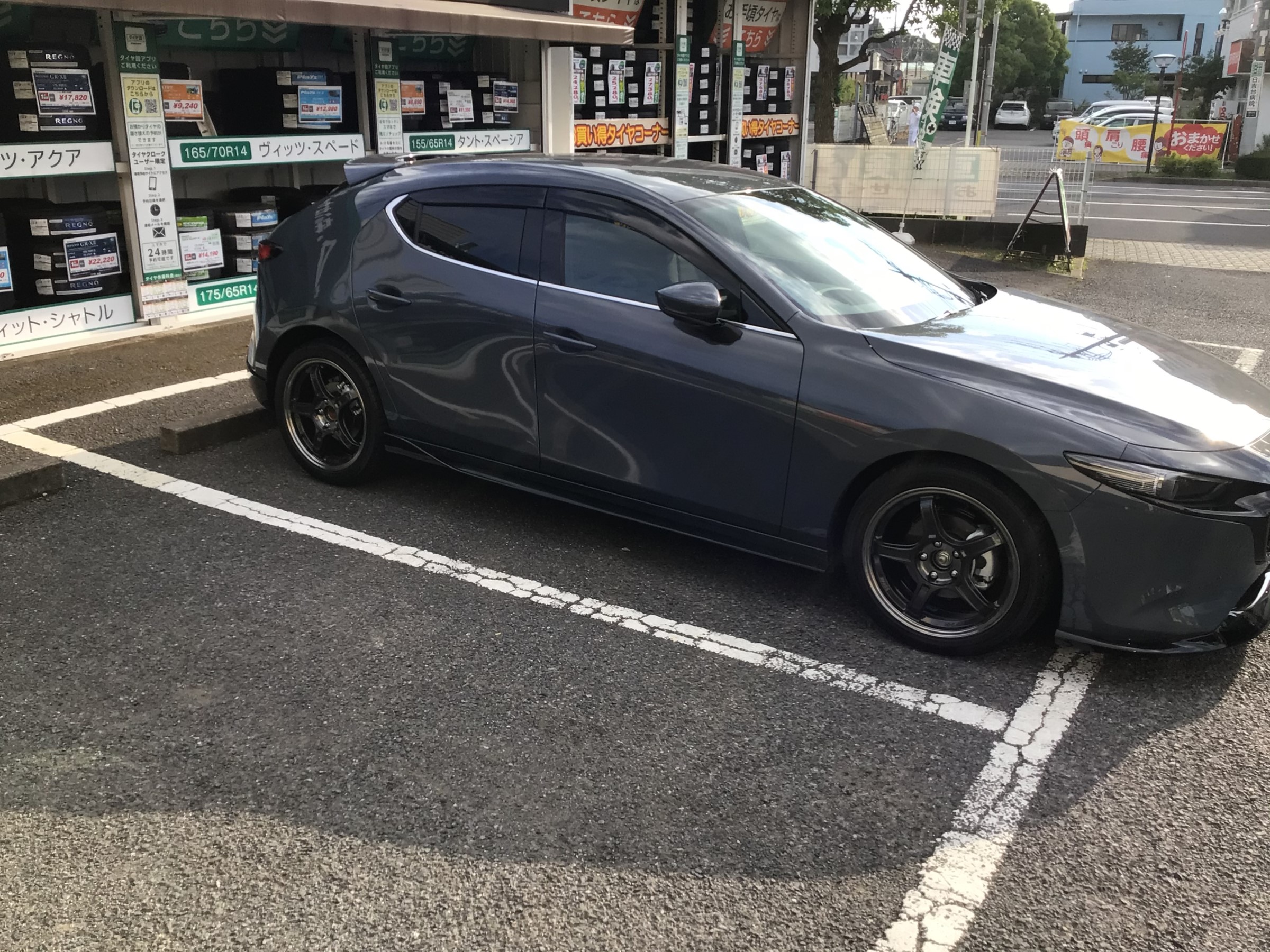 マツダ3 ホイール交換 サービス事例 タイヤ館 成田 千葉県のタイヤ カー用品ショップ タイヤからはじまる トータルカーメンテナンス タイヤ 館グループ