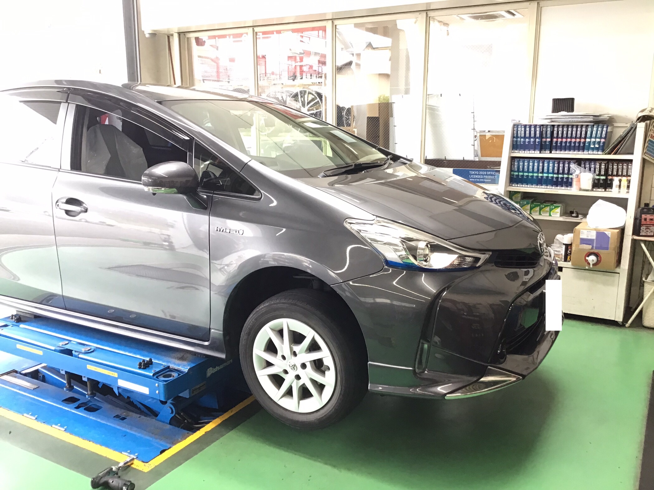 トヨタ プリウスα タイヤ&アルミホイールセット交換 | 店舗お トヨタ プリウスα タイヤ&アルミホイールセット交換 | 店舗お