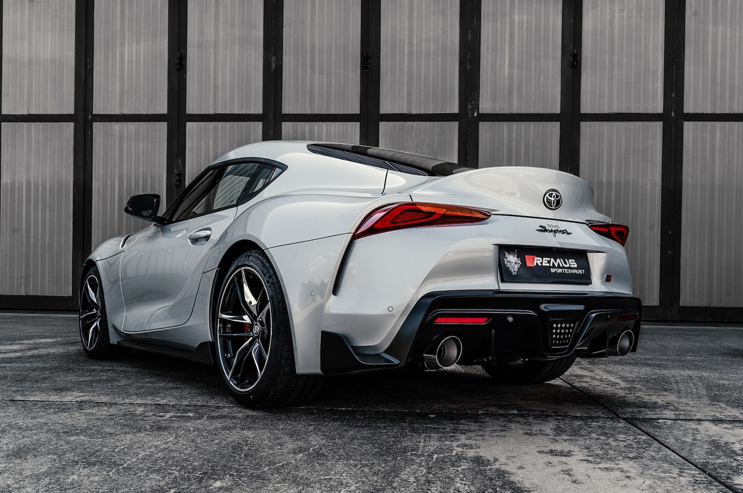 Gr Supra マフラー選び トヨタ スープラ その他 パーツ取付 マフラー類メーター類取付 スタッフブログ タイヤ館 福岡東 タイヤからはじまる トータルカーメンテナンス タイヤ館グループ