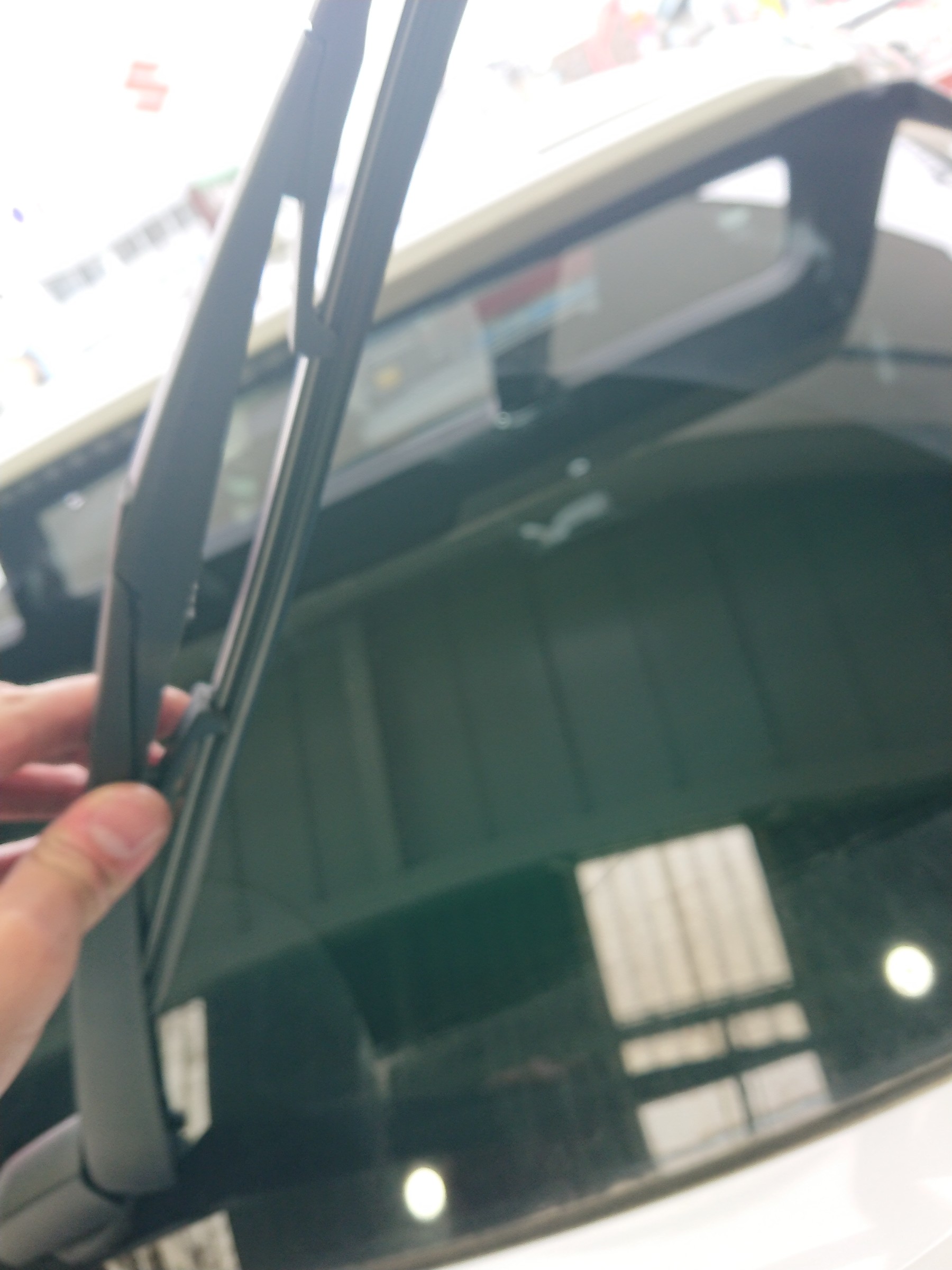 C Hr ワイパーゴム 交換 トヨタ C Hr 取り付け 施工事例集 タイヤ館 福岡西 タイヤからはじまる トータルカーメンテナンス タイヤ館グループ