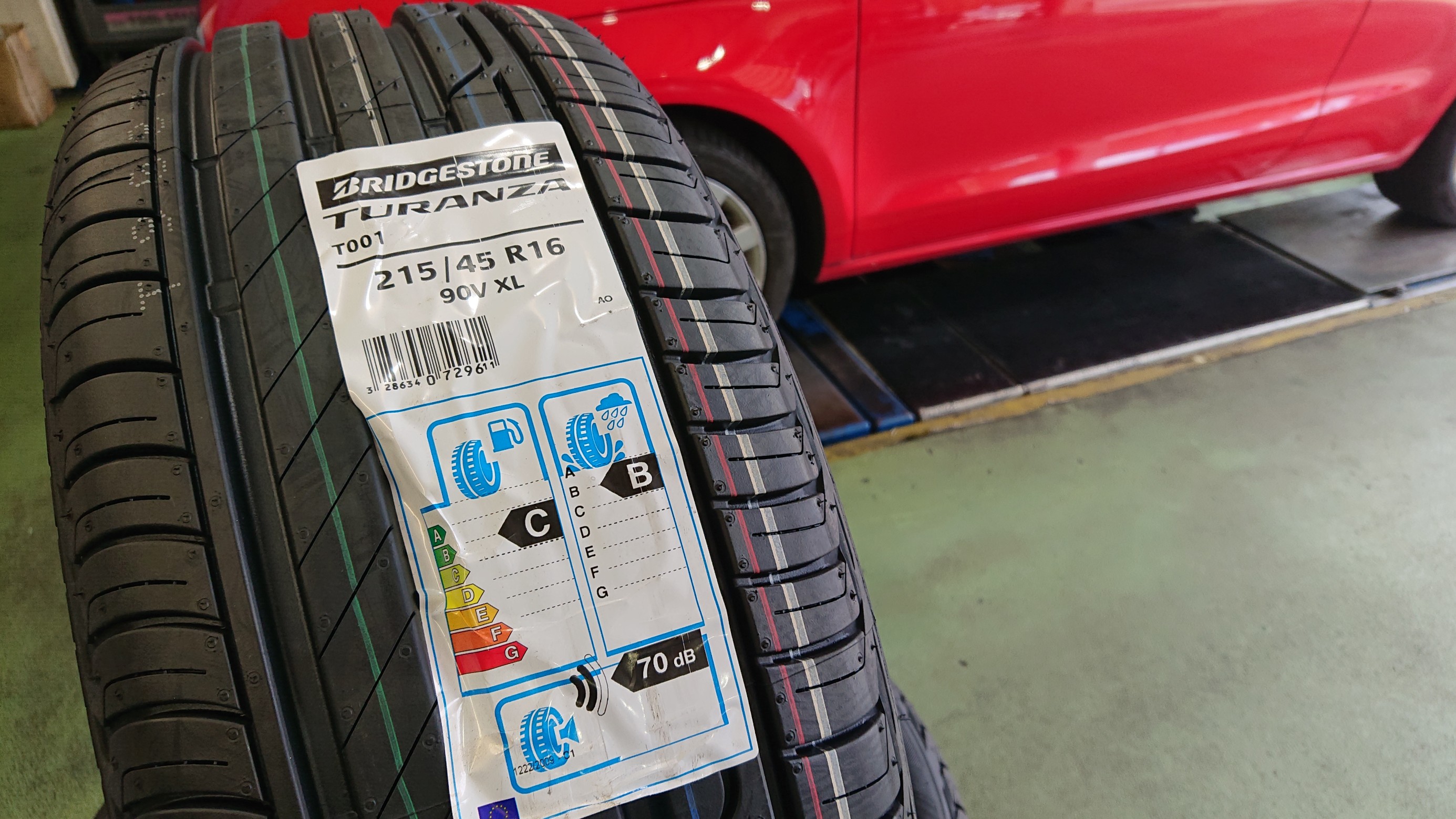 アウディ ａ１ タイヤ アルミホイールセット です アウディ A1 ホイール タイヤ ホイール関連 タイヤ ホイール交換 サービス事例 タイヤ館 新松戸 千葉県のタイヤ カー用品ショップ タイヤからはじまる トータルカーメンテナンス タイヤ館グループ