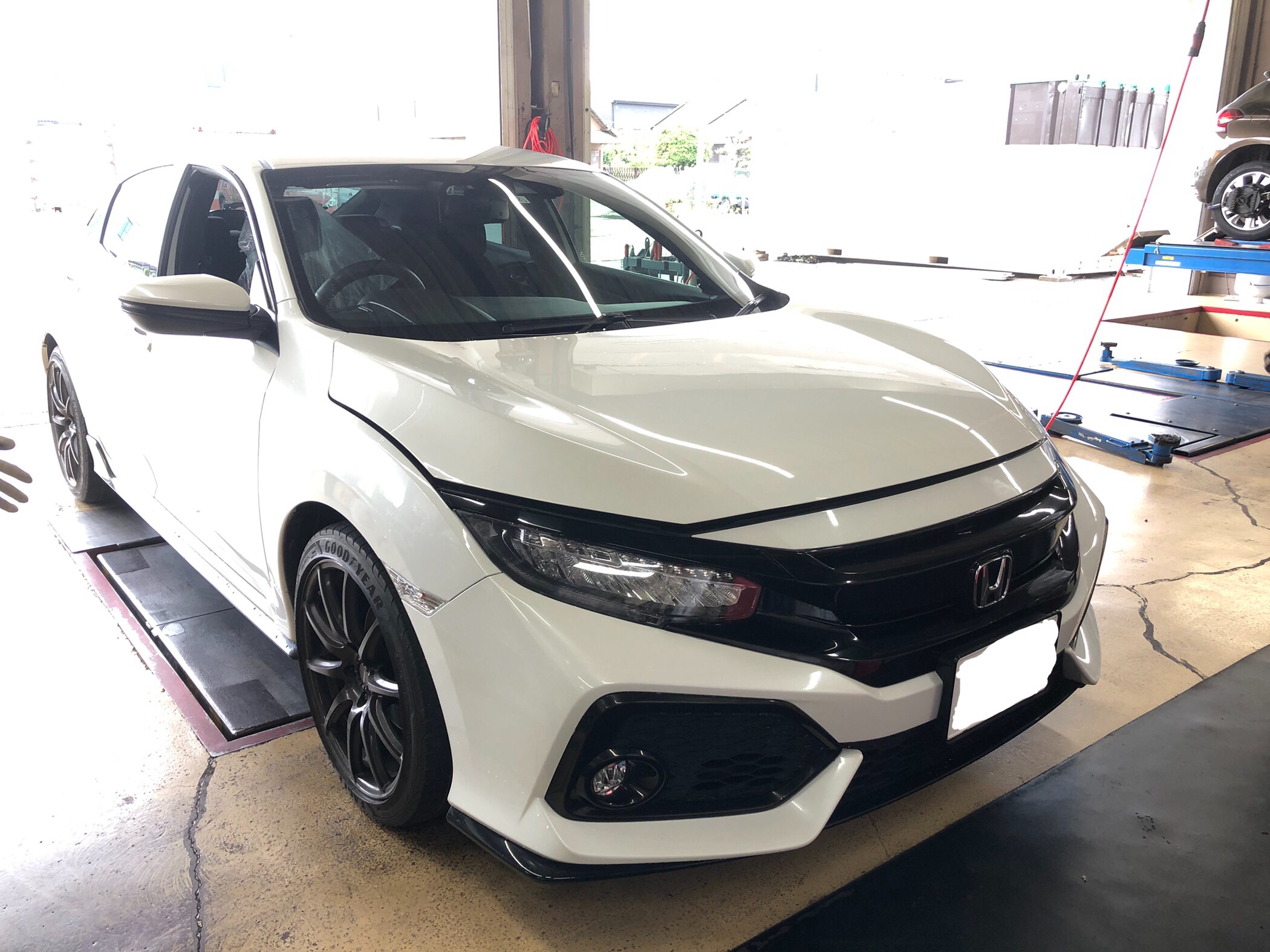 シビック タイヤ交換 ホンダ シビック タイヤ タイヤ ホイール関連 4輪トータルアライメント調整 サービス事例 タイヤ館 こせ タイヤからはじまる トータルカーメンテナンス タイヤ館グループ