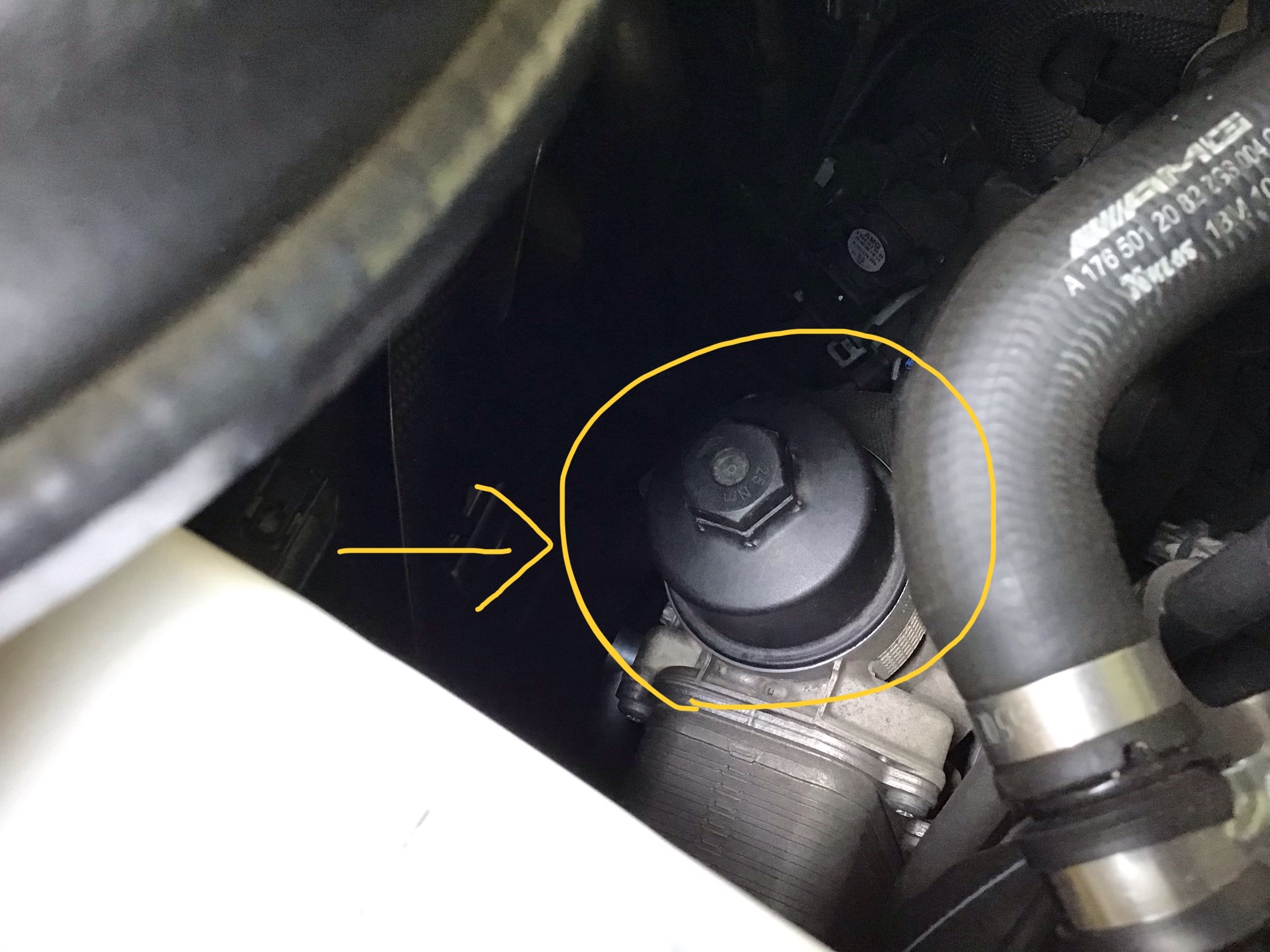 オイルフィルターケース ブラケット ASSY　メルセデスベンツ Cクラス W204　C180 C200 C250　M271 直4エンジン