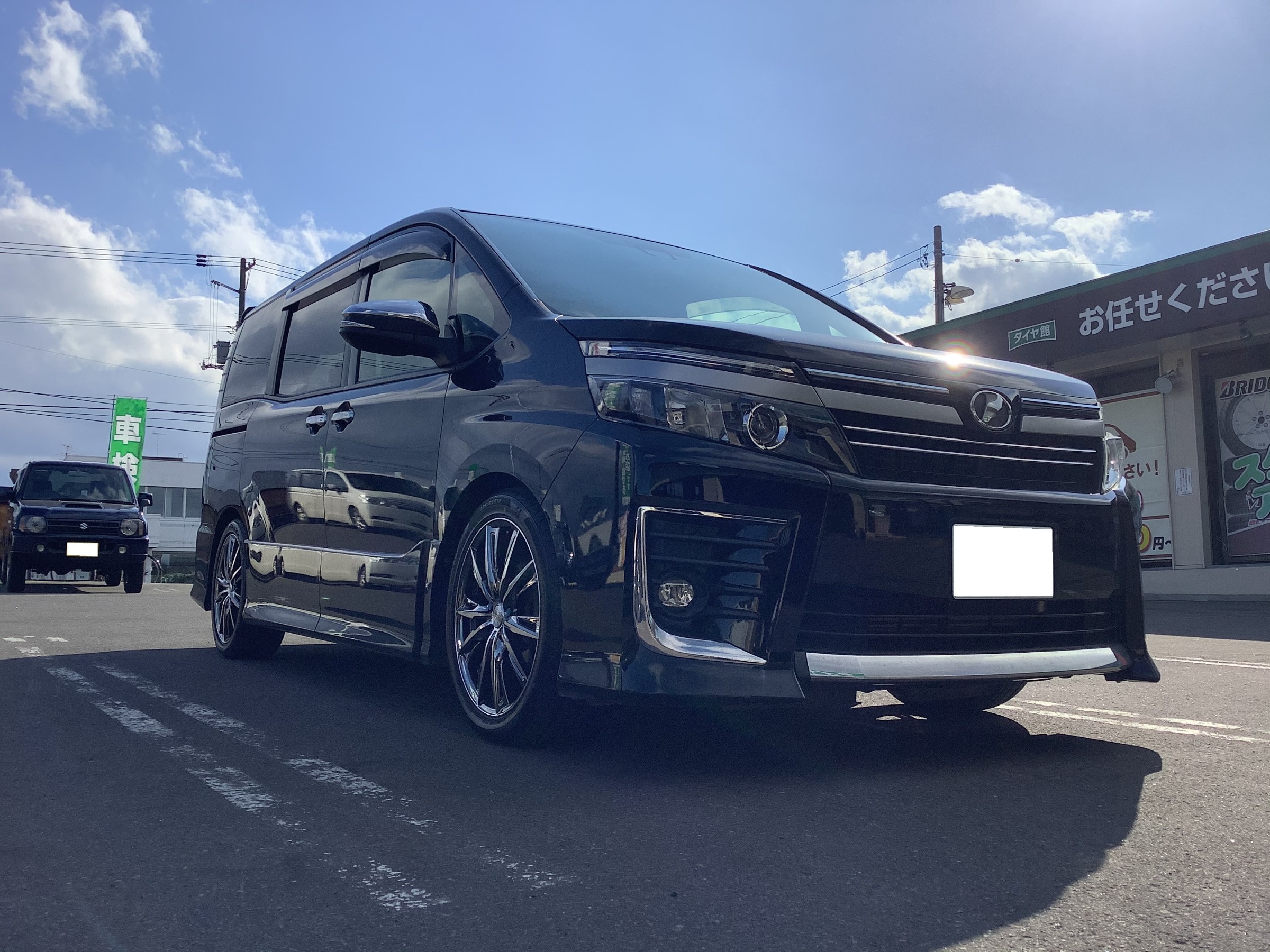 TOYOTA #VOXY #ZRR85W #ヴォクシー #インチアップ #ローダウン