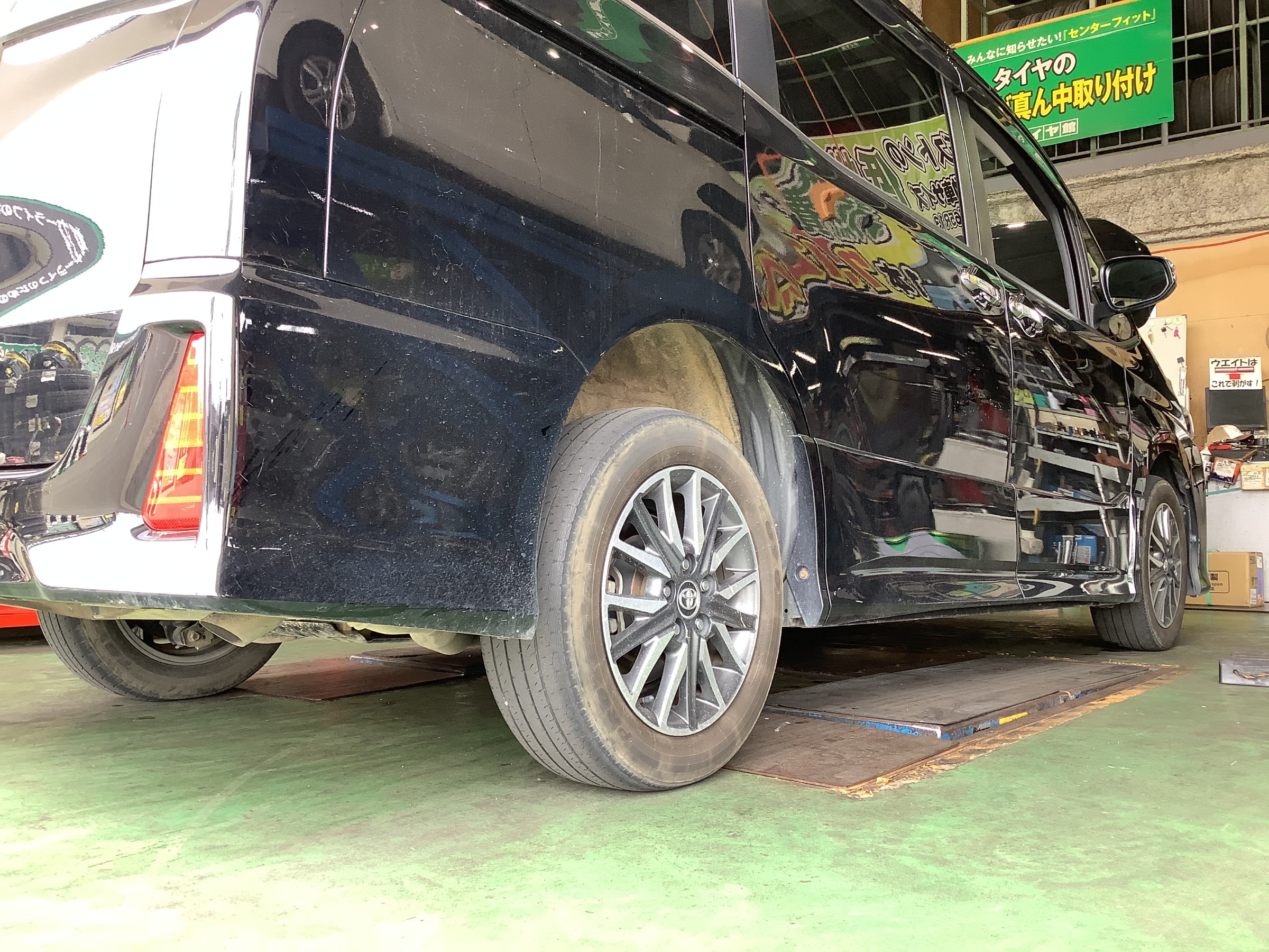 TOYOTA #VOXY #ZRR85W #ヴォクシー #インチアップ #ローダウン