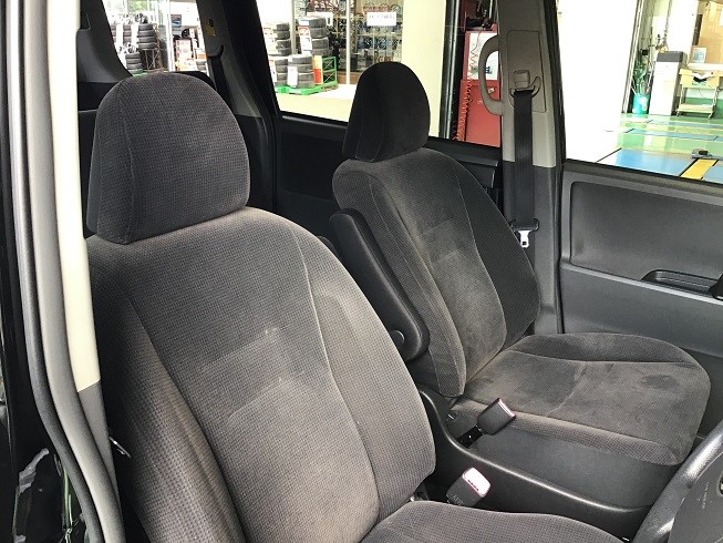 トヨタ 70系VOXY ベレッツァシートカバー＆ハンドルカバー取付