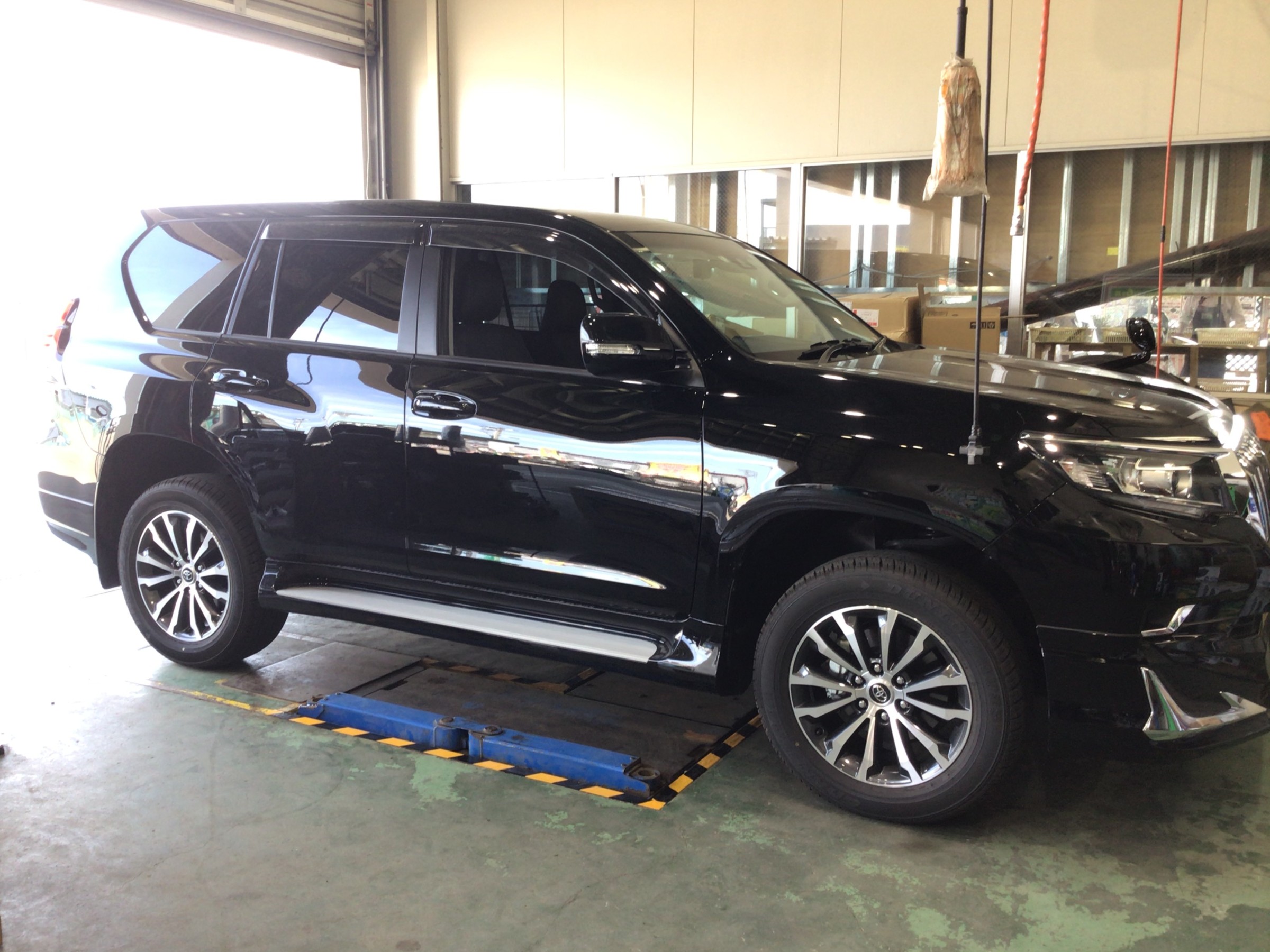 現行型プラドの車高を トヨタ ランドクルーザー プラド その他 パーツ取付 サスペンション取付 サービス事例 タイヤ館 十和田 タイヤからはじまる トータルカーメンテナンス タイヤ館グループ